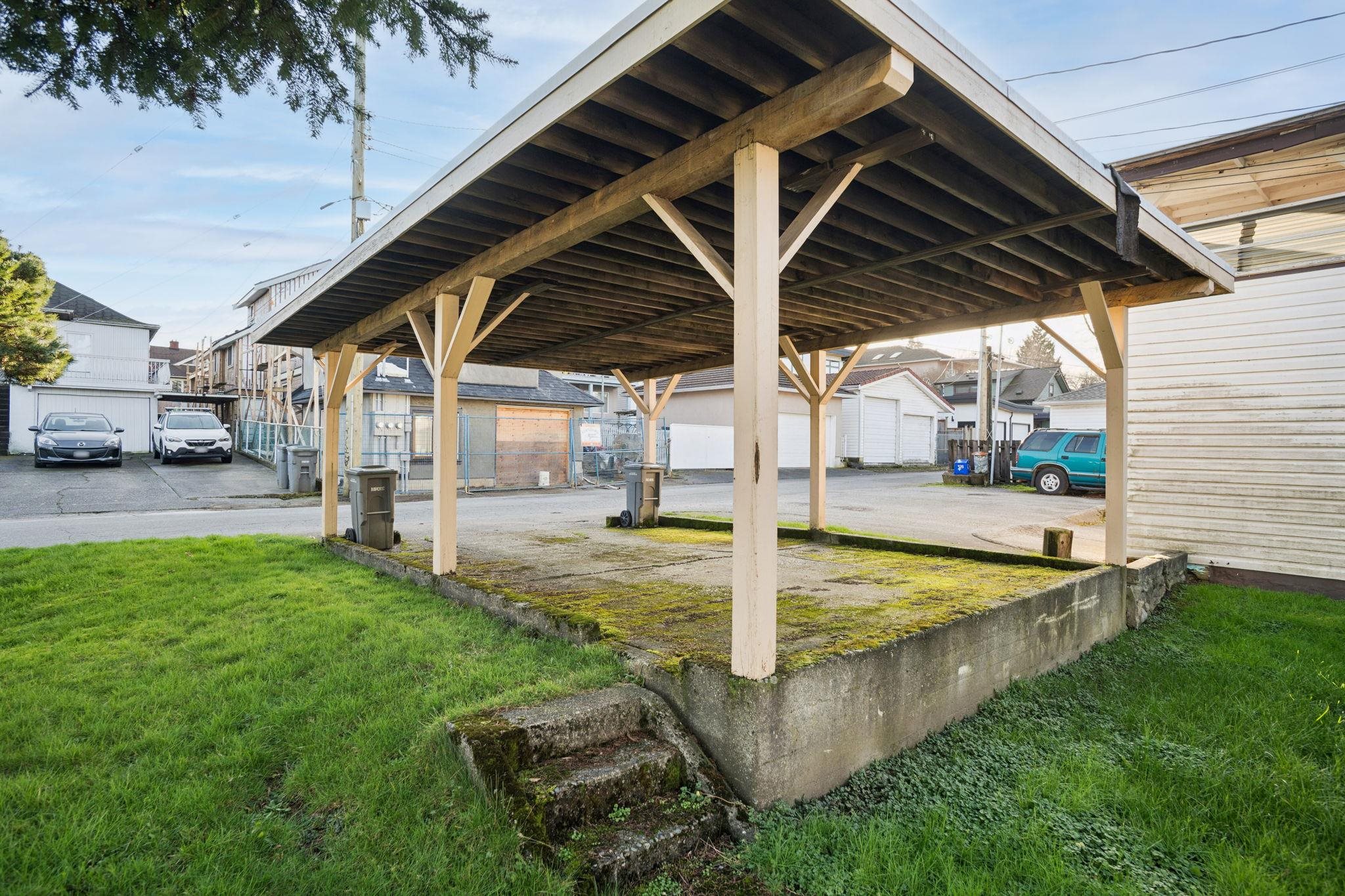 925 NANAIMO STREET