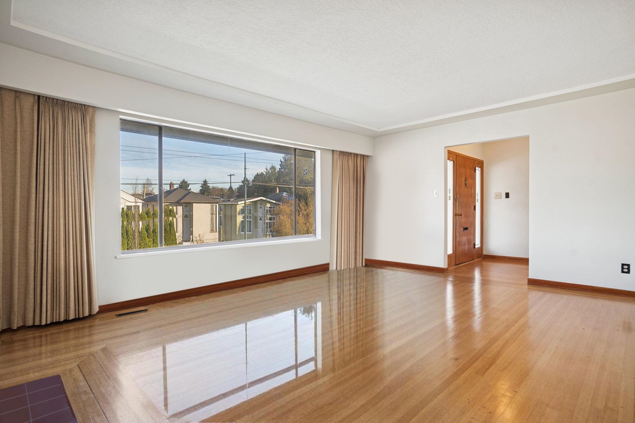 925 NANAIMO STREET