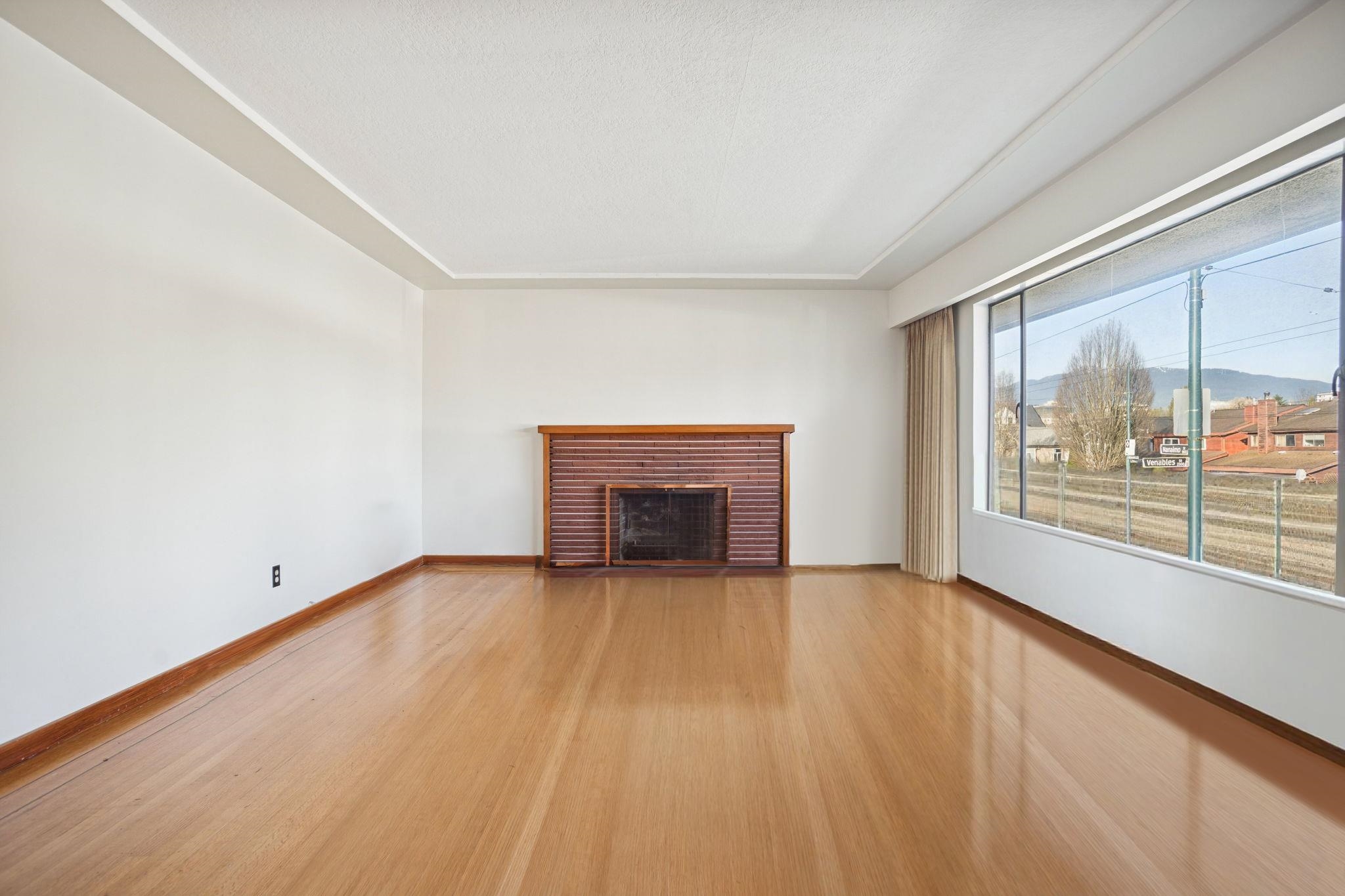 925 NANAIMO STREET
