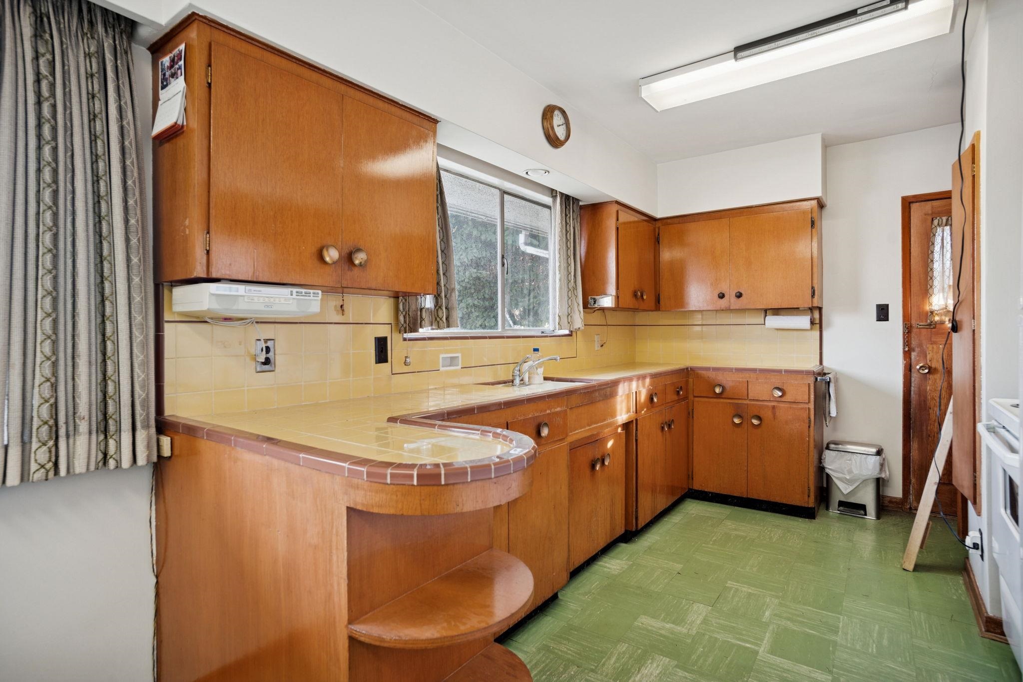 925 NANAIMO STREET