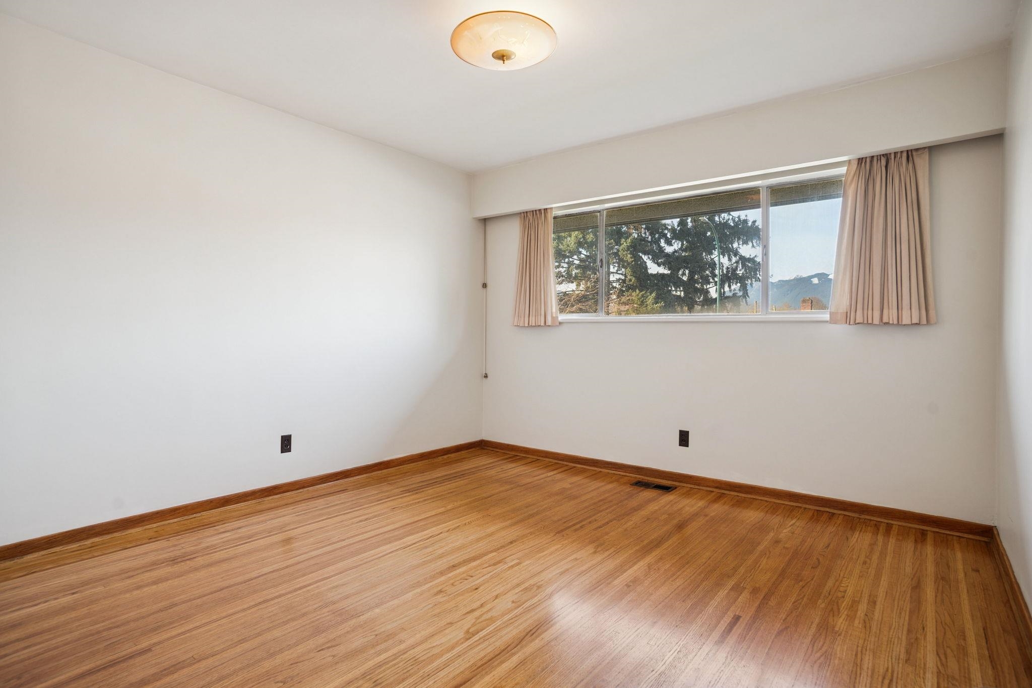 925 NANAIMO STREET