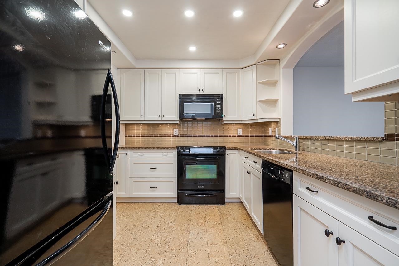 213 220 NEWPORT DRIVE