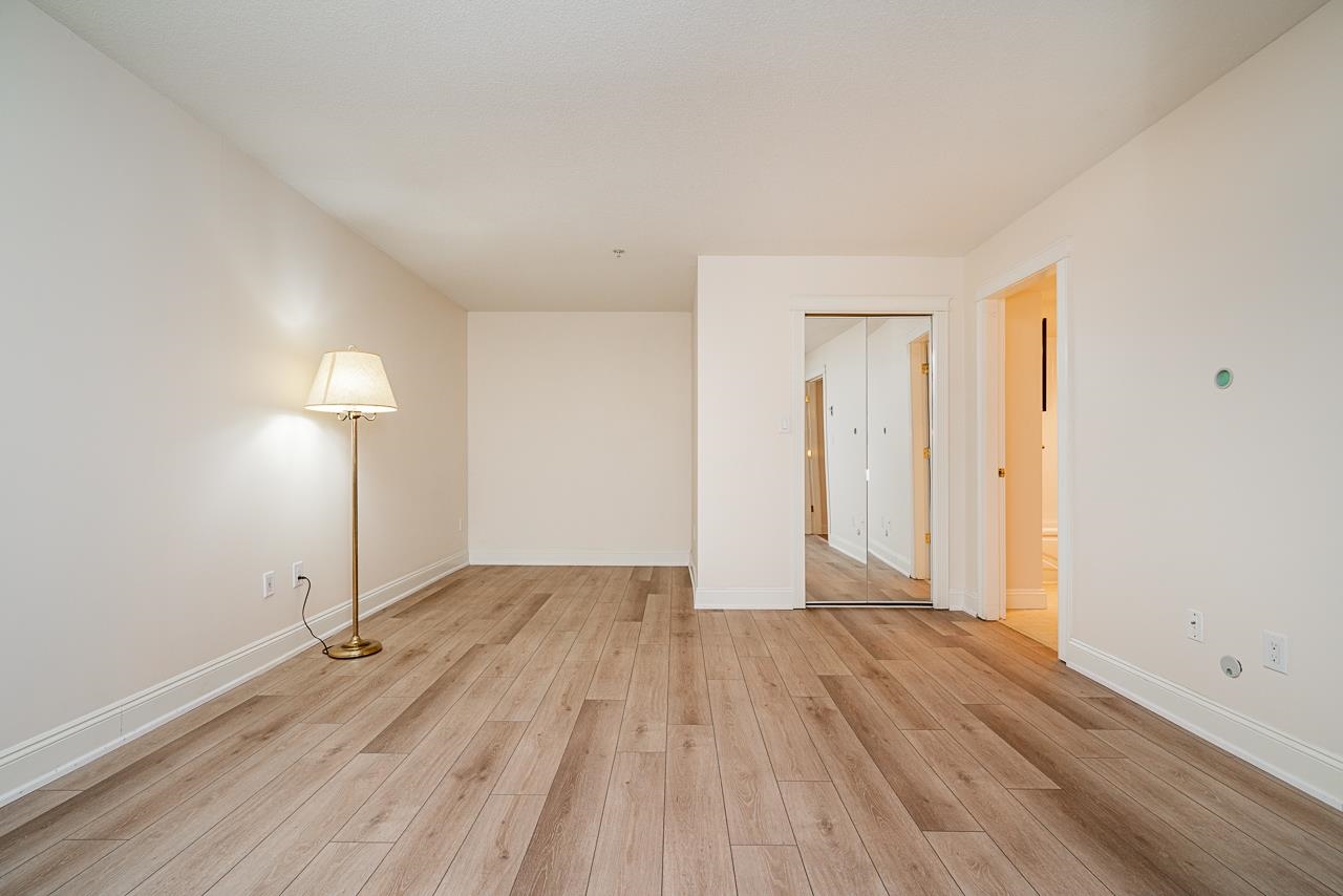 213 220 NEWPORT DRIVE