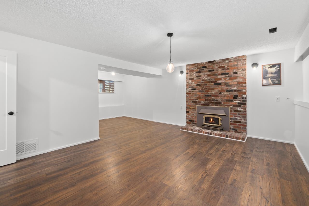 3878 ROYAL OAK AVENUE