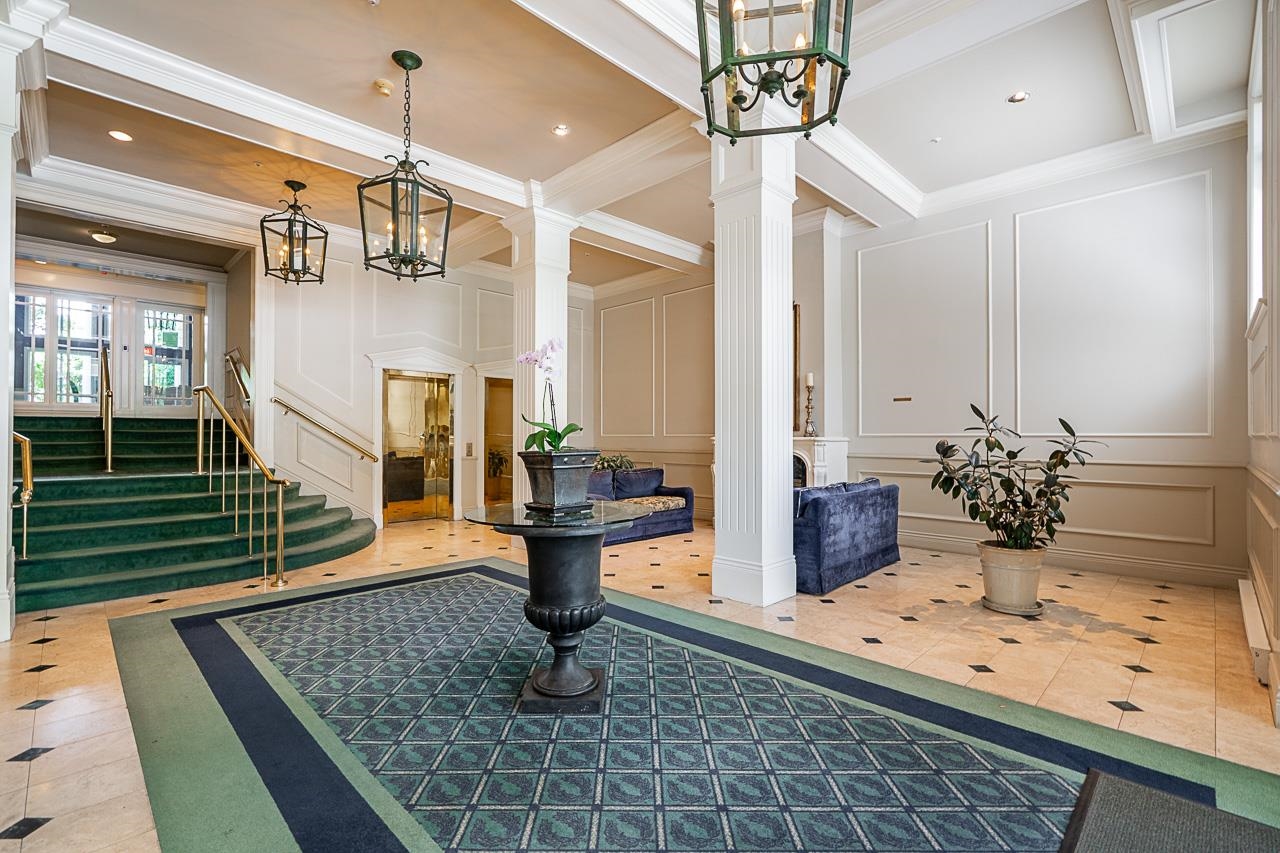 405 5735 HAMPTON PLACE