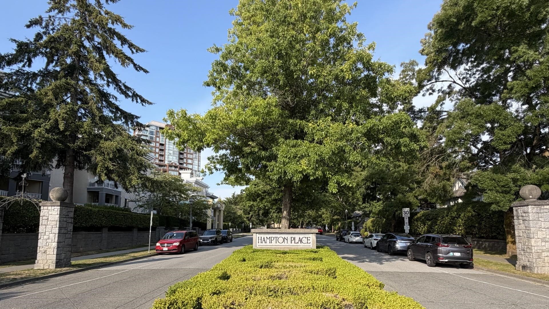 405 5735 HAMPTON PLACE