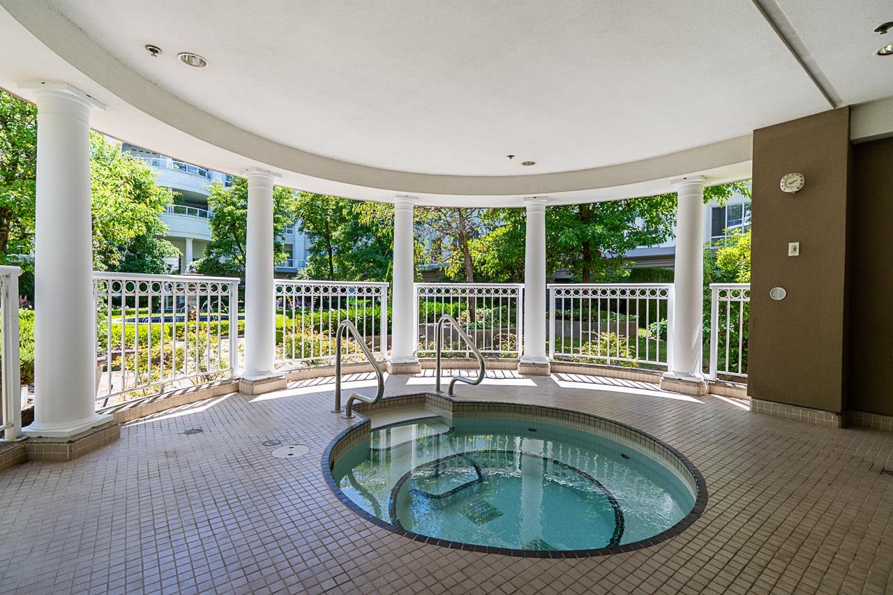 405 5735 HAMPTON PLACE