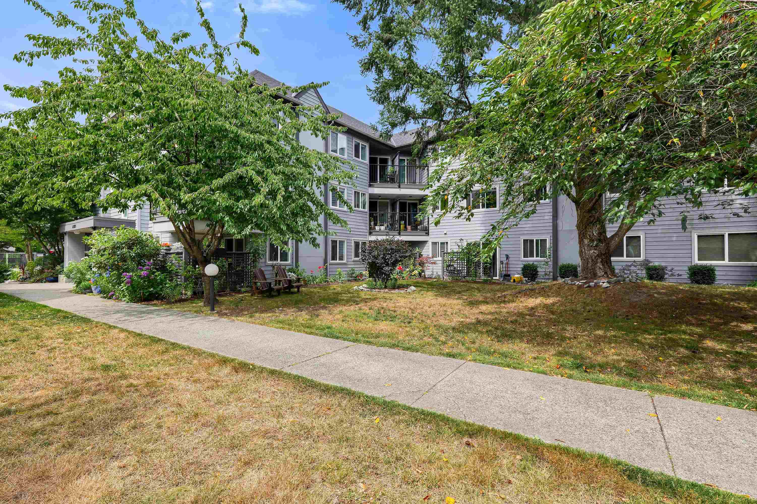 B310 40120 WILLOW CRESCENT