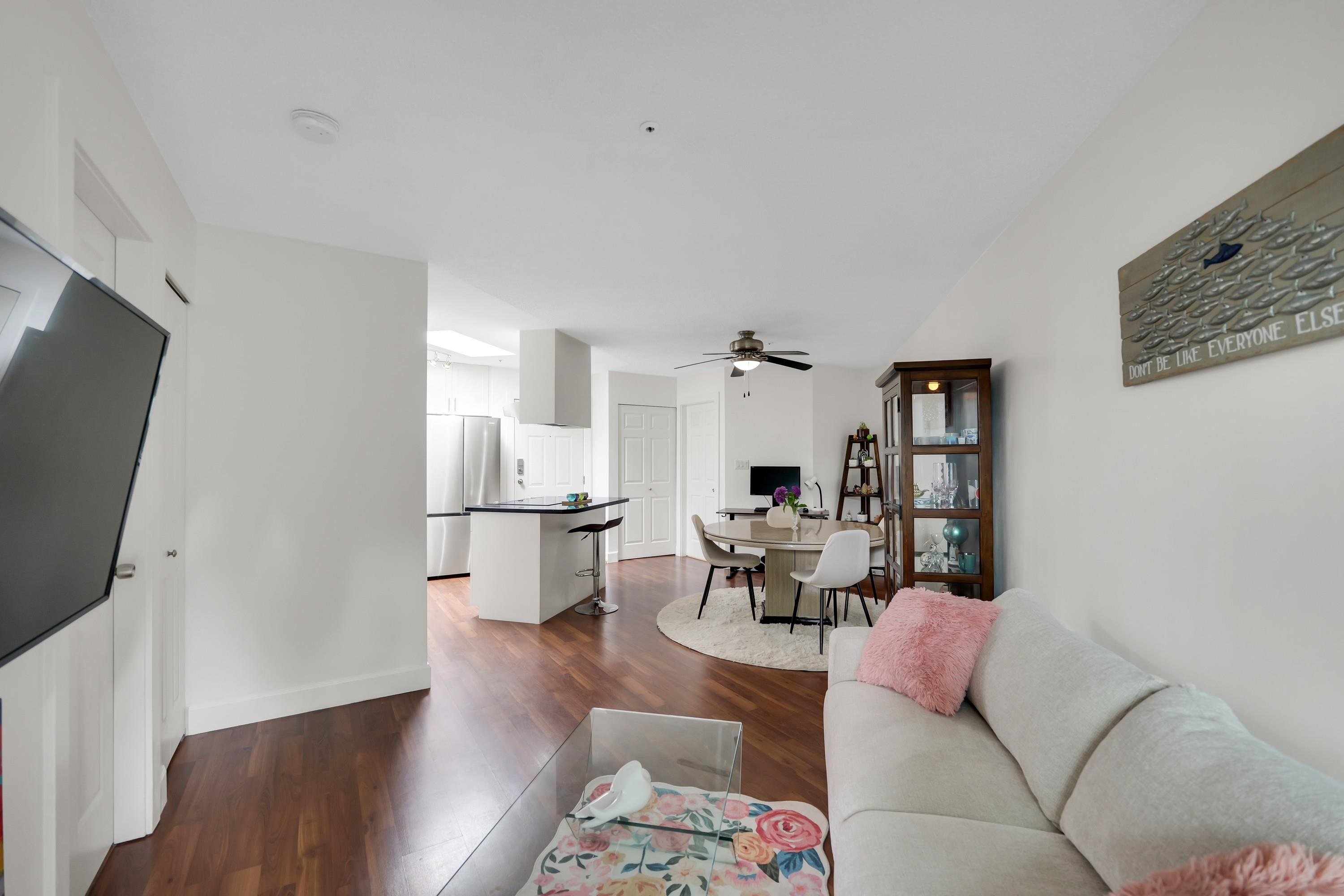 B310 40120 WILLOW CRESCENT