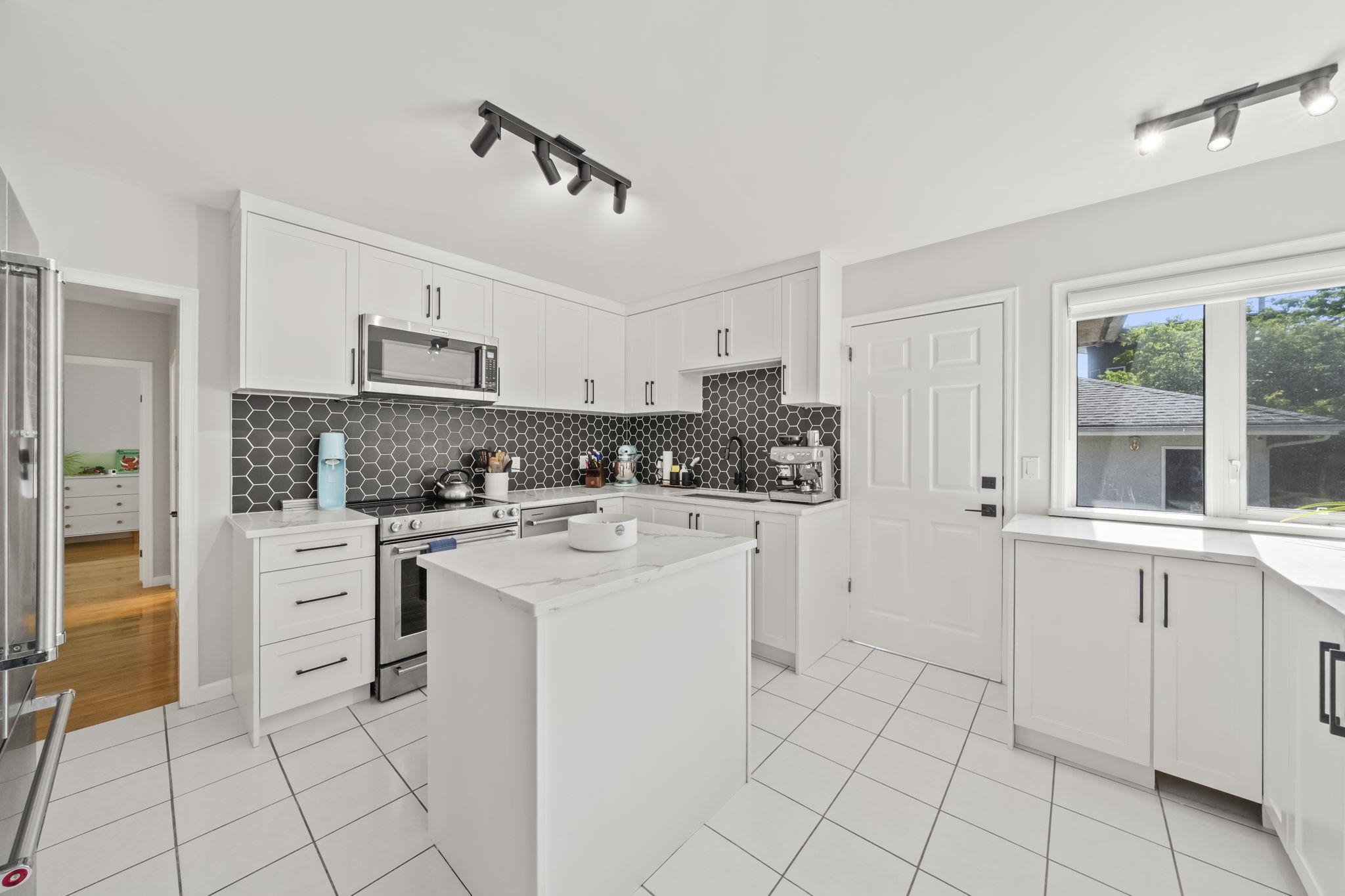 2510 CAMROSE DRIVE