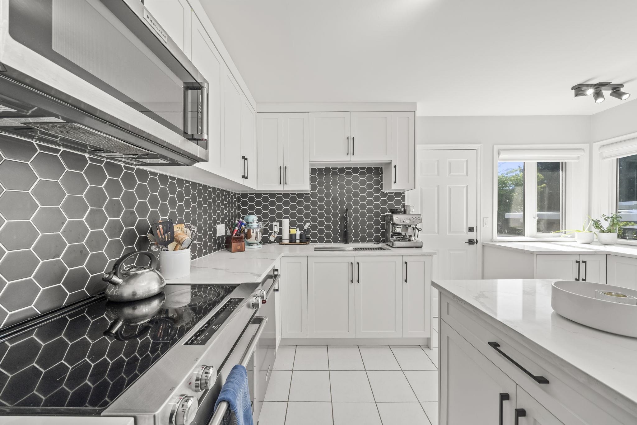 2510 CAMROSE DRIVE