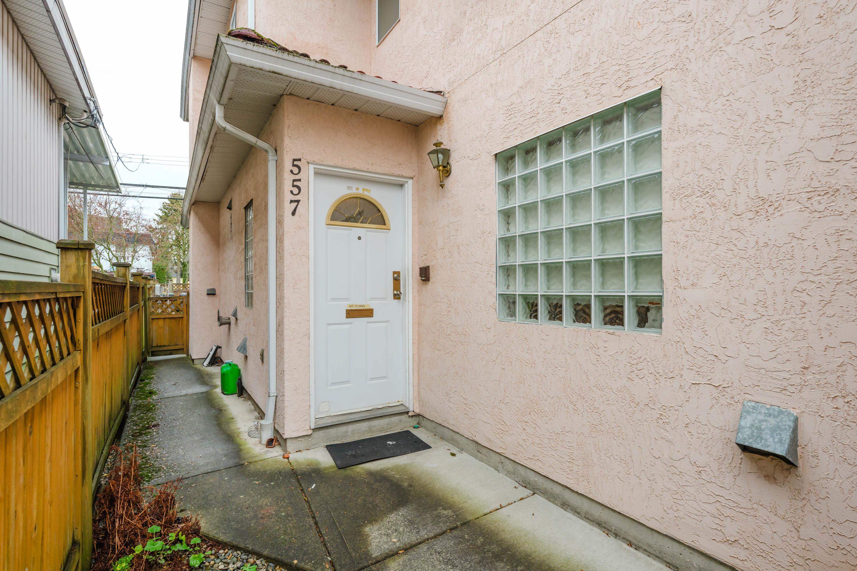 557 E 44TH AVENUE