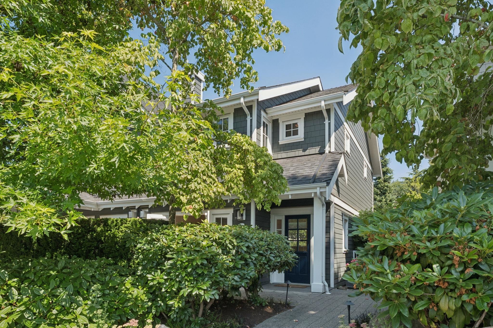 2071 ESQUIMALT AVENUE