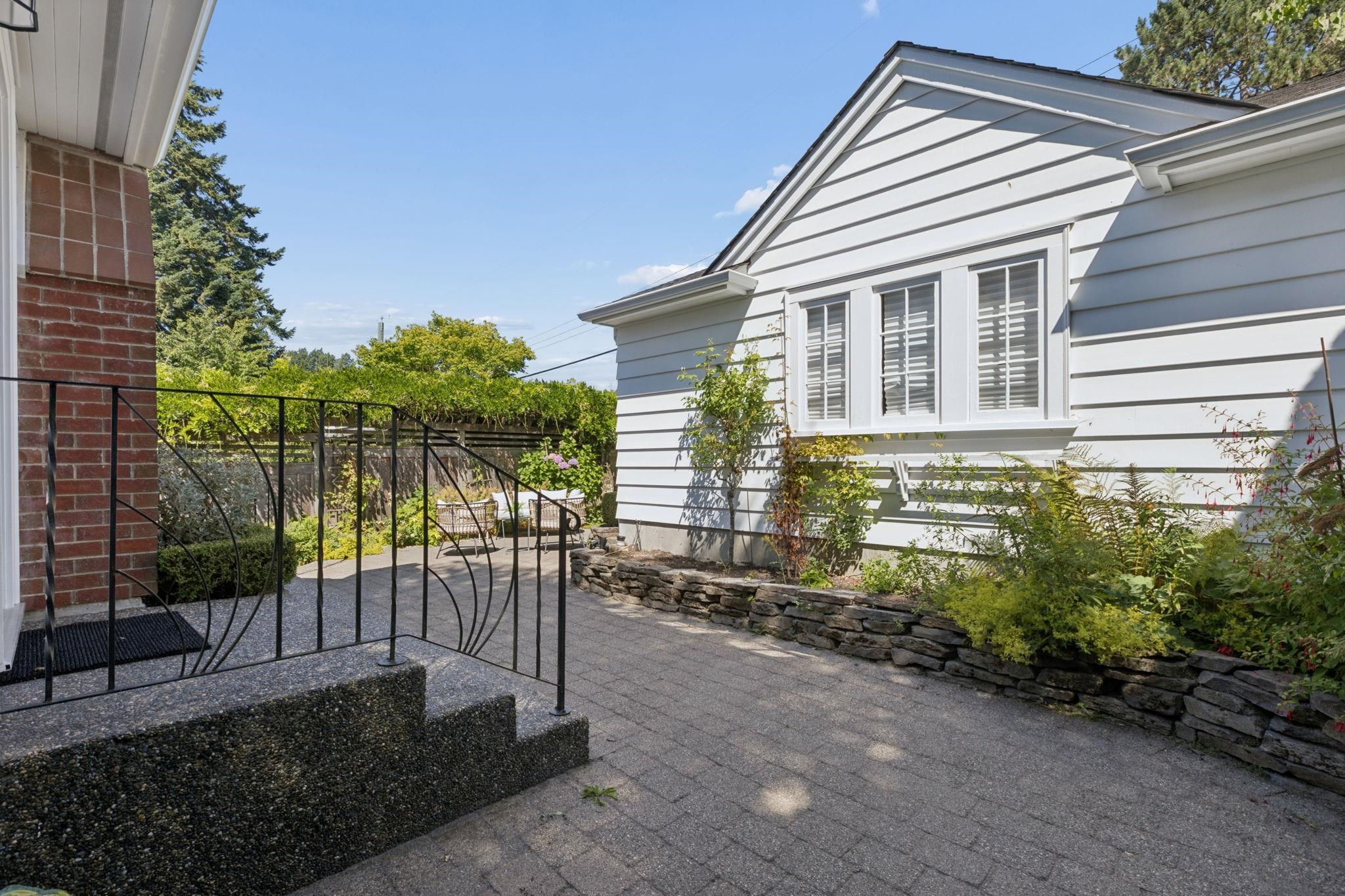 3933 W KING EDWARD AVENUE