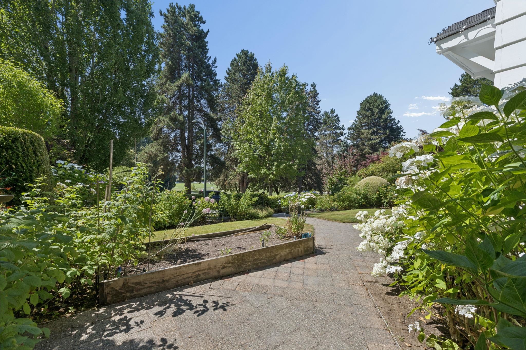 3933 W KING EDWARD AVENUE