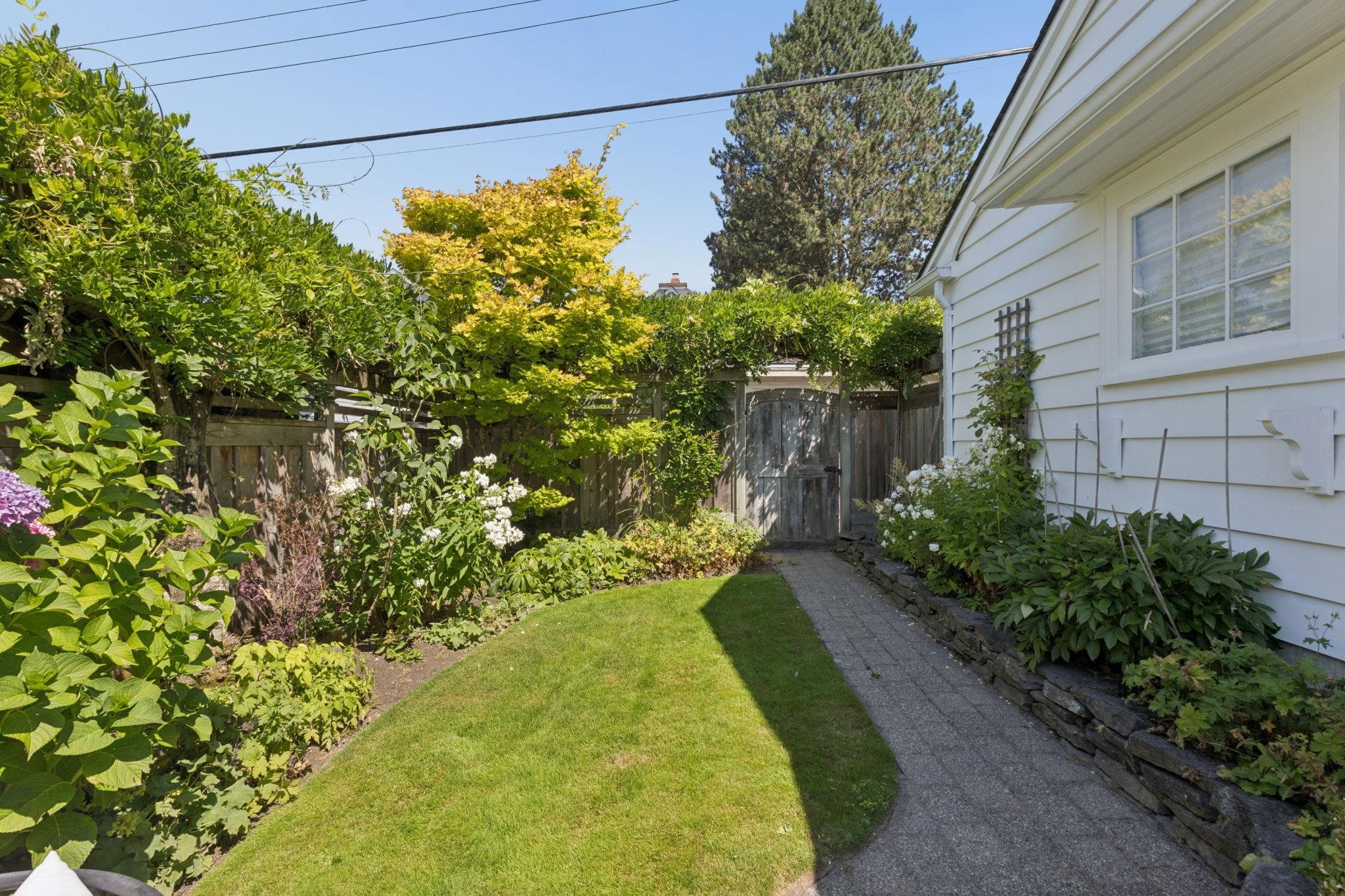 3933 W KING EDWARD AVENUE