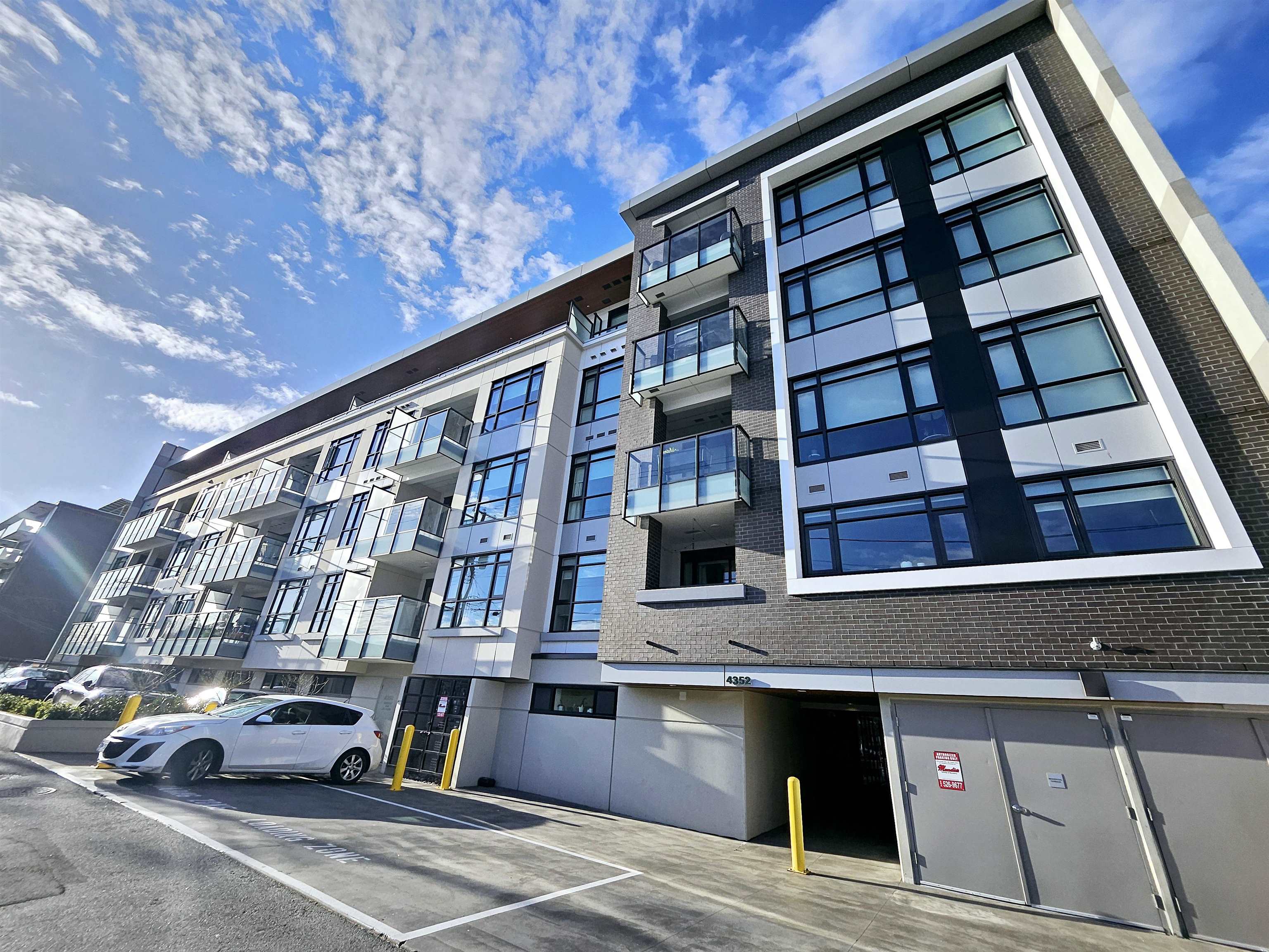 4352 HASTINGS STREET