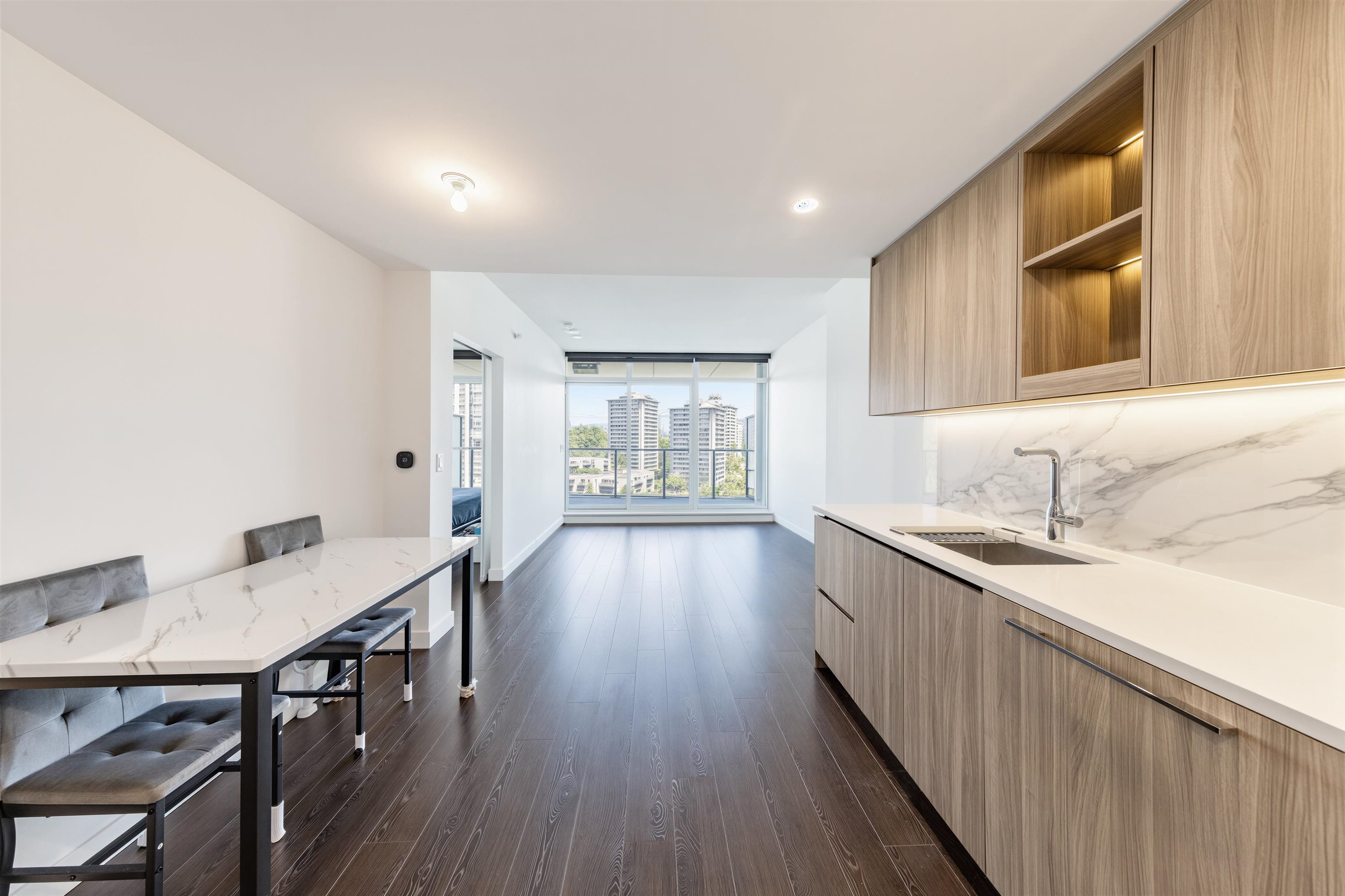 1205 4880 LOUGHEED HIGHWAY