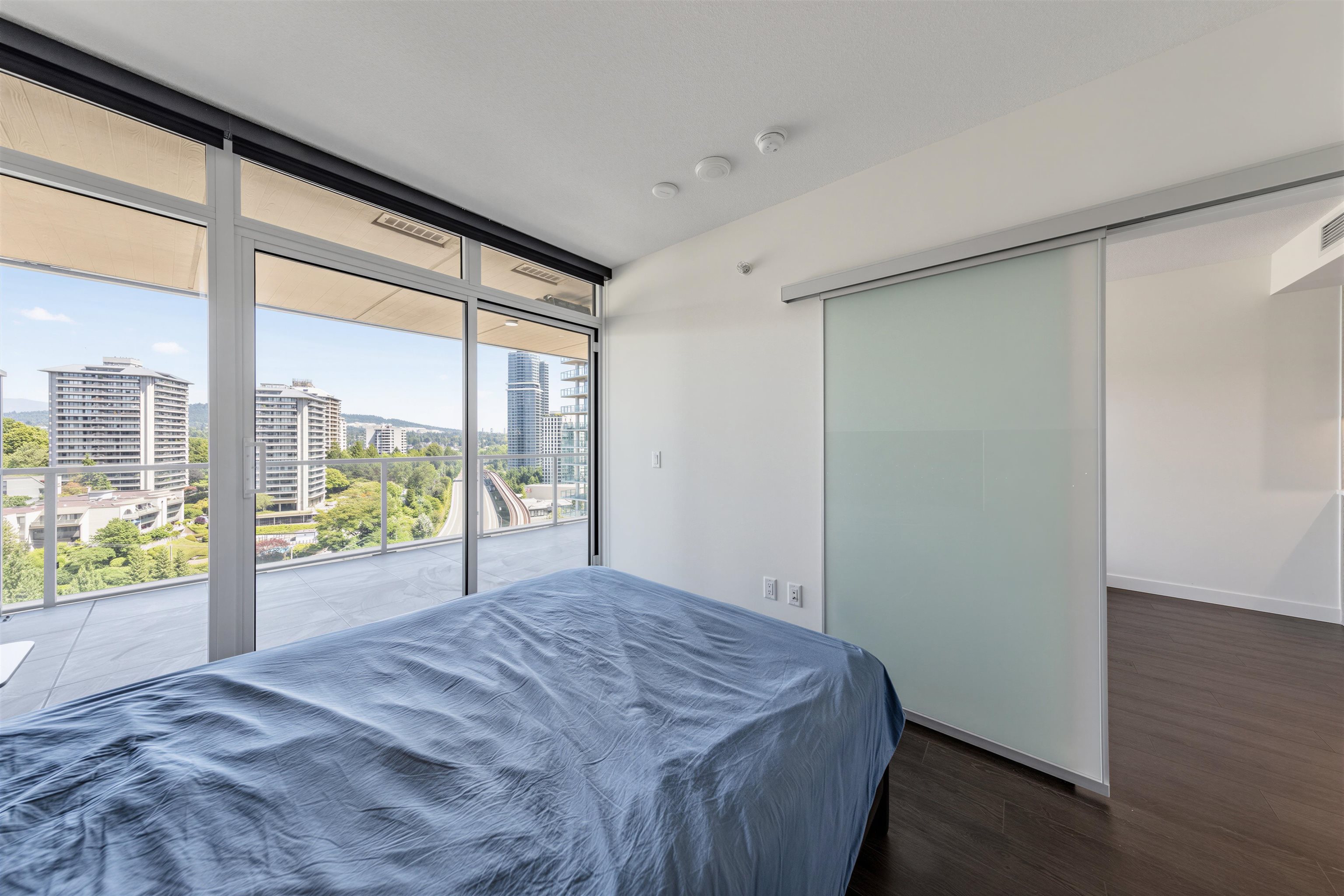 1205 4880 LOUGHEED HIGHWAY