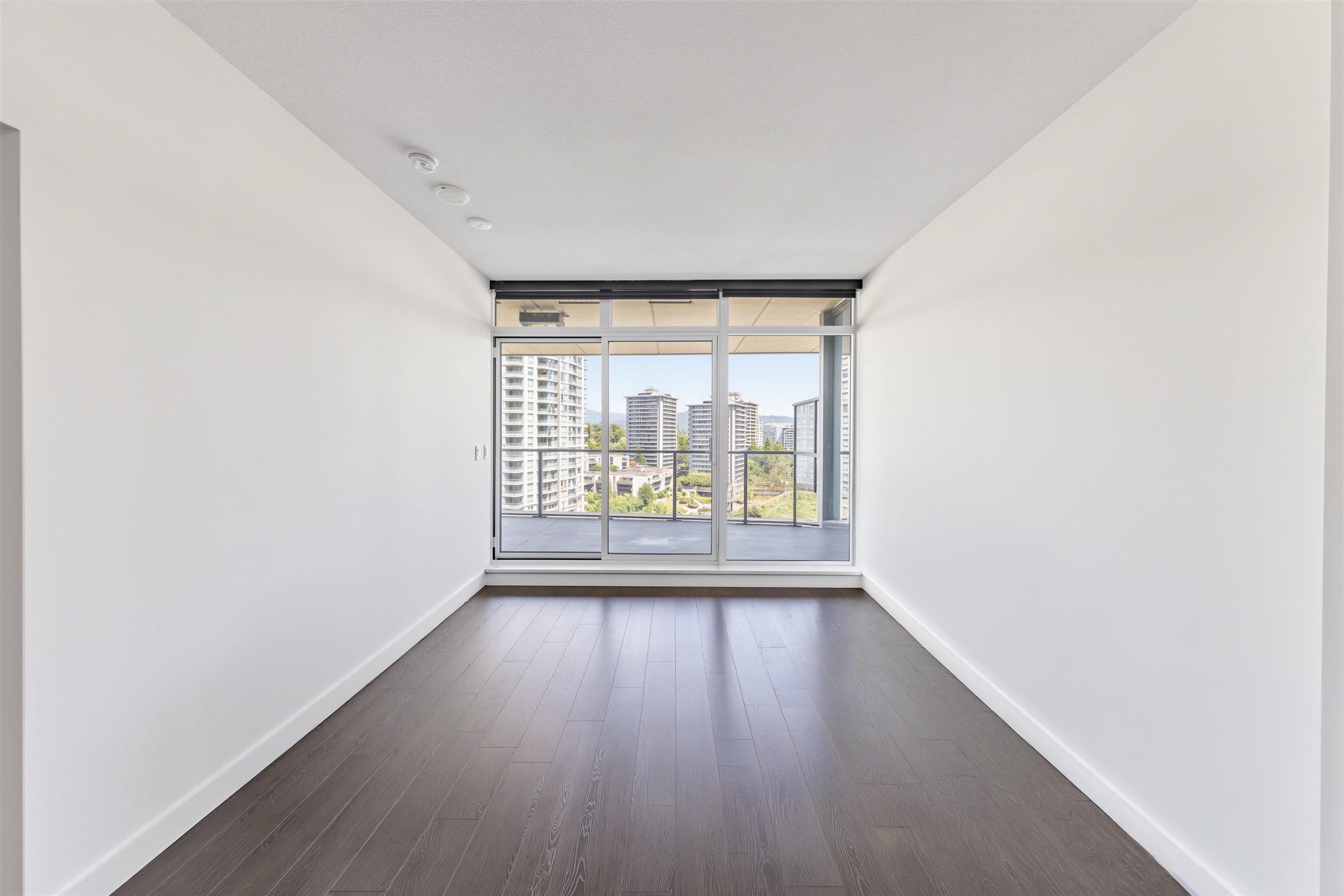 1205 4880 LOUGHEED HIGHWAY