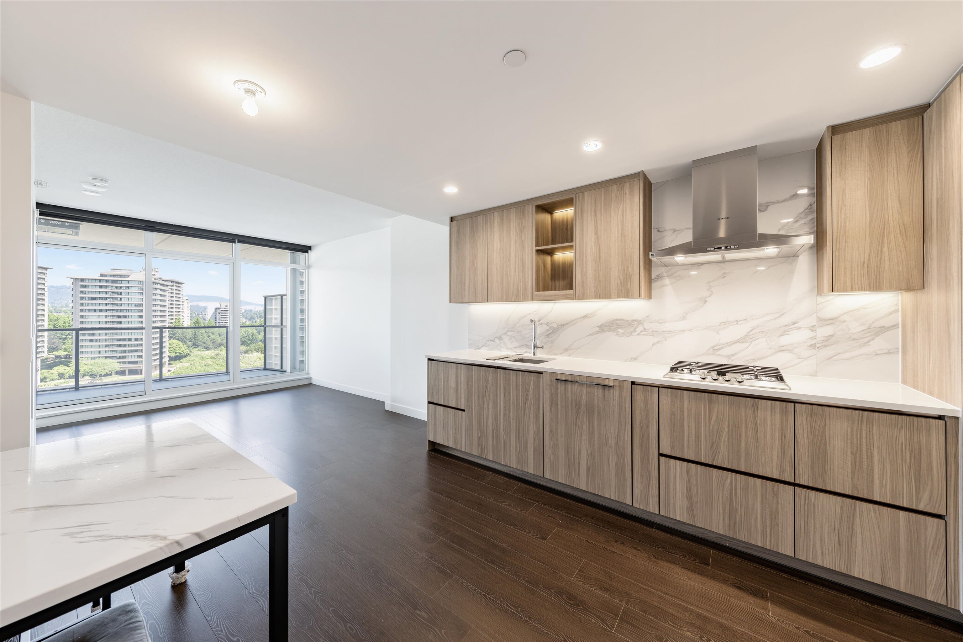1205 4880 LOUGHEED HIGHWAY