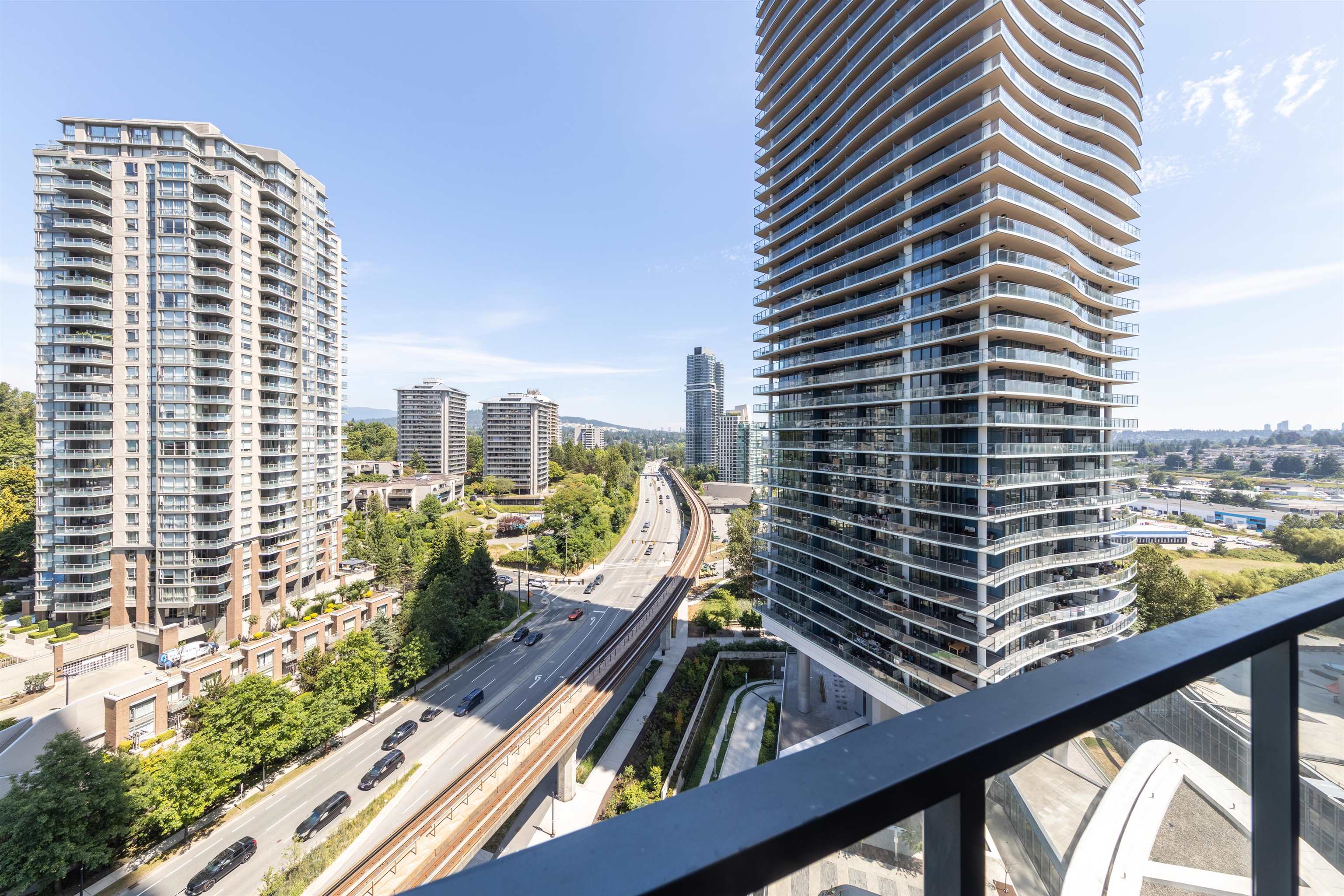 1205 4880 LOUGHEED HIGHWAY