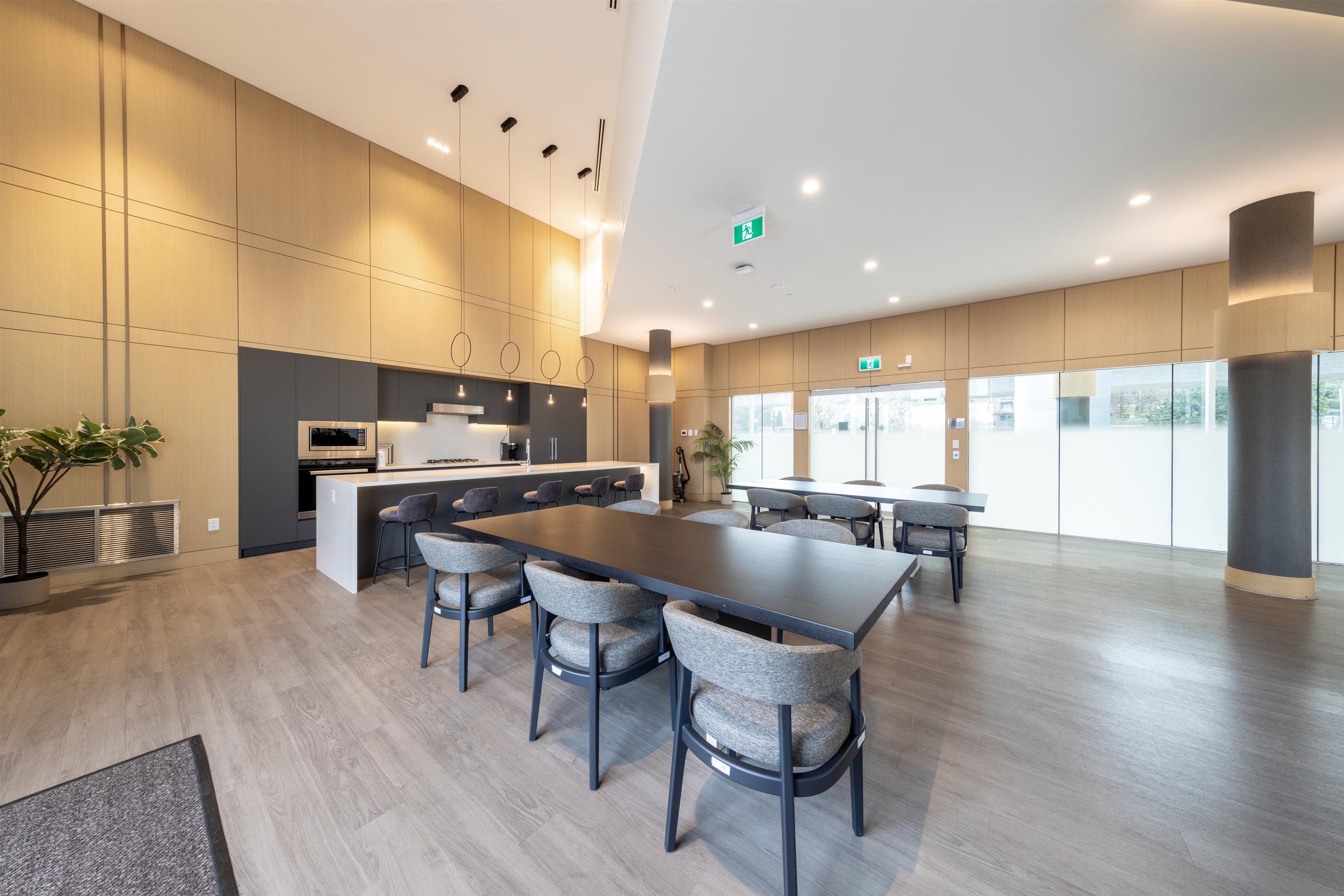 1205 4880 LOUGHEED HIGHWAY