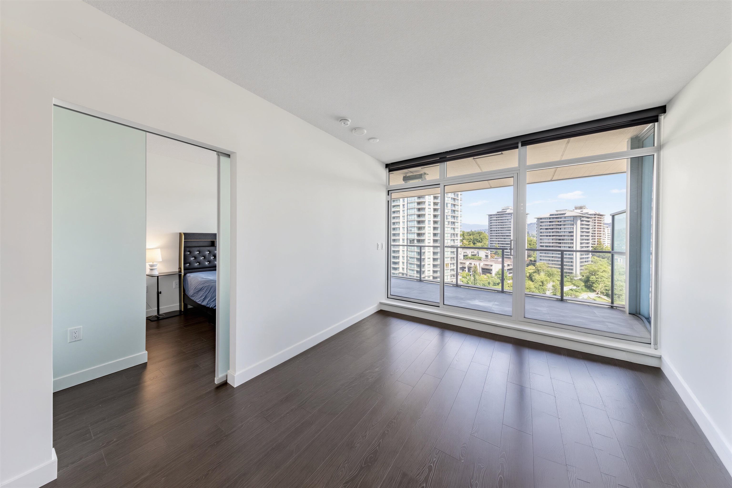 1205 4880 LOUGHEED HIGHWAY