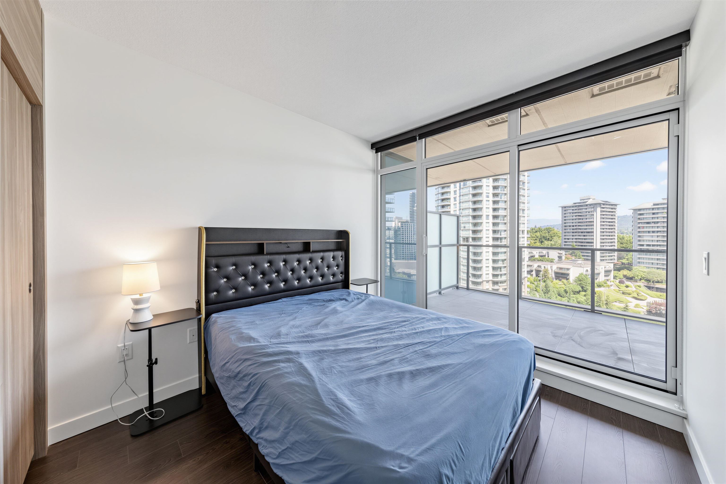 1205 4880 LOUGHEED HIGHWAY