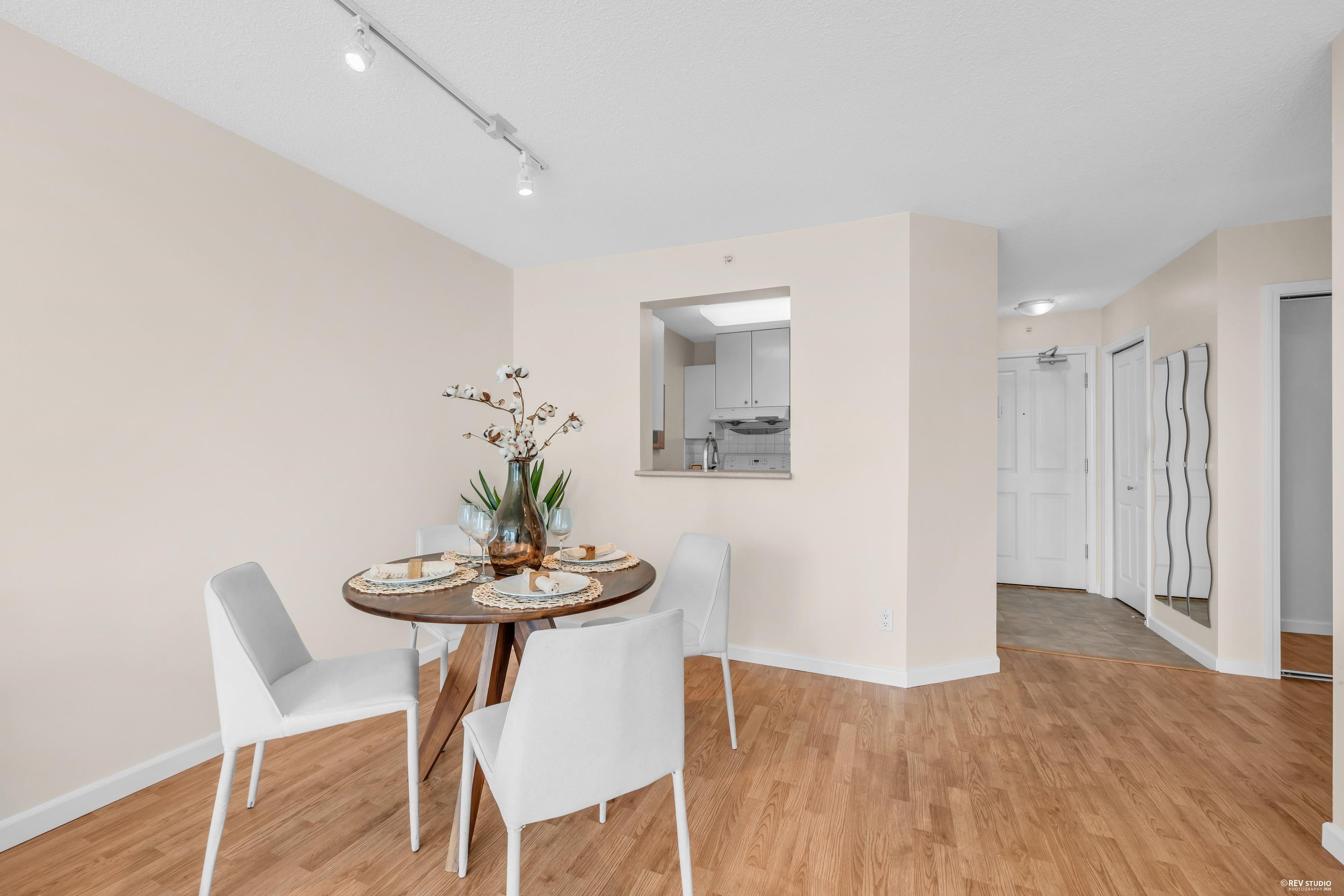 1702 6611 SOUTHOAKS CRESCENT