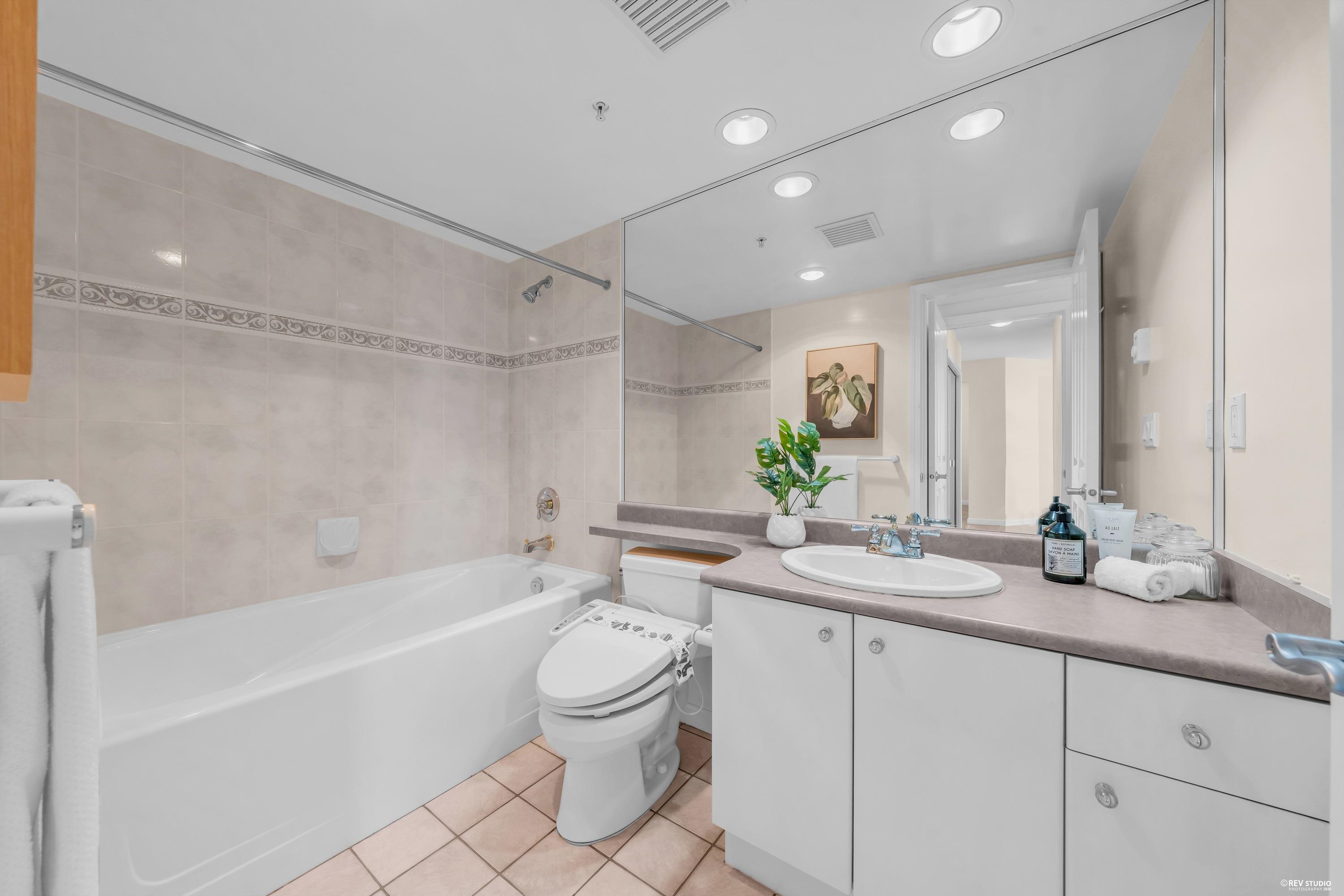 1702 6611 SOUTHOAKS CRESCENT