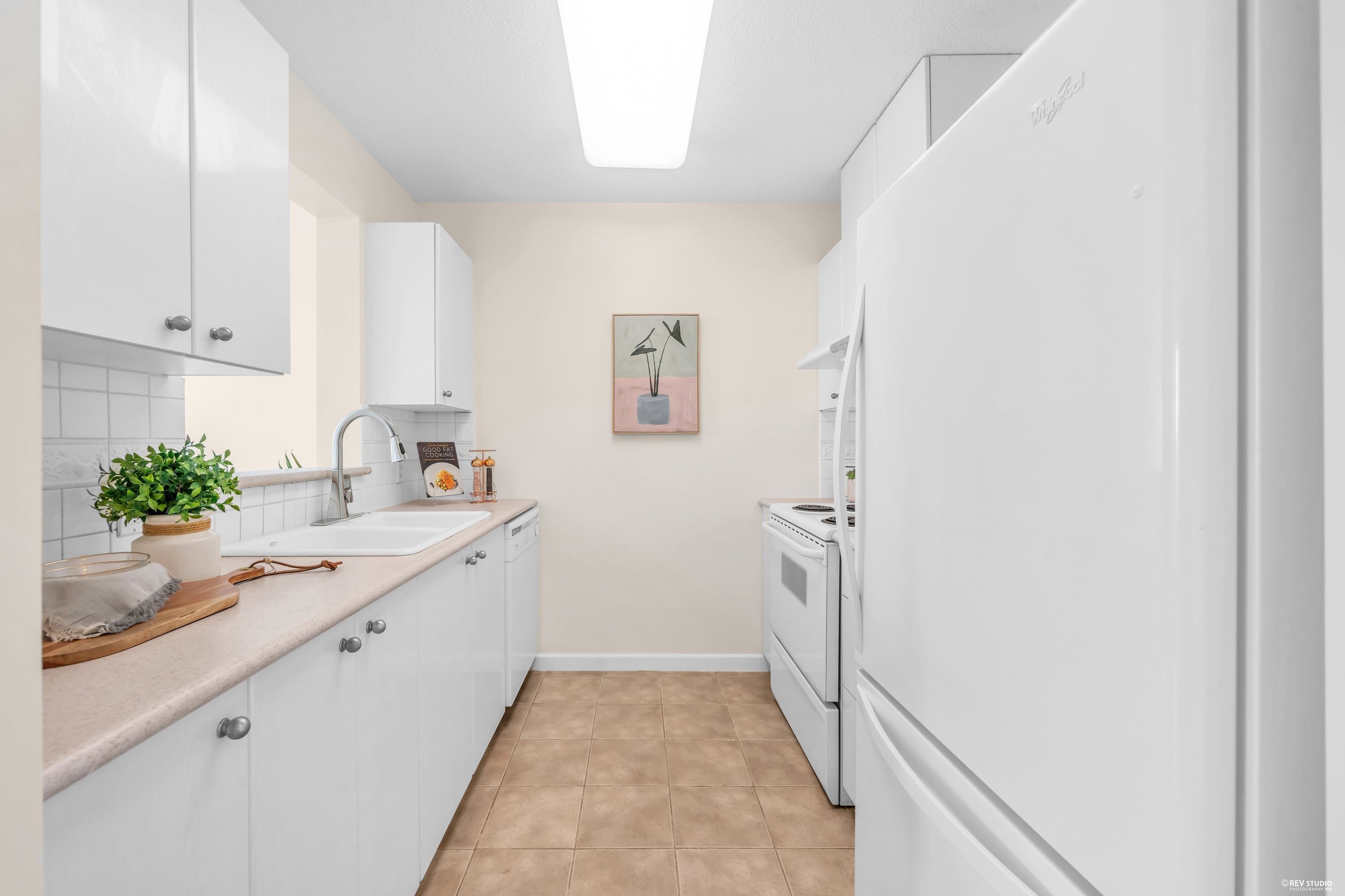 1702 6611 SOUTHOAKS CRESCENT