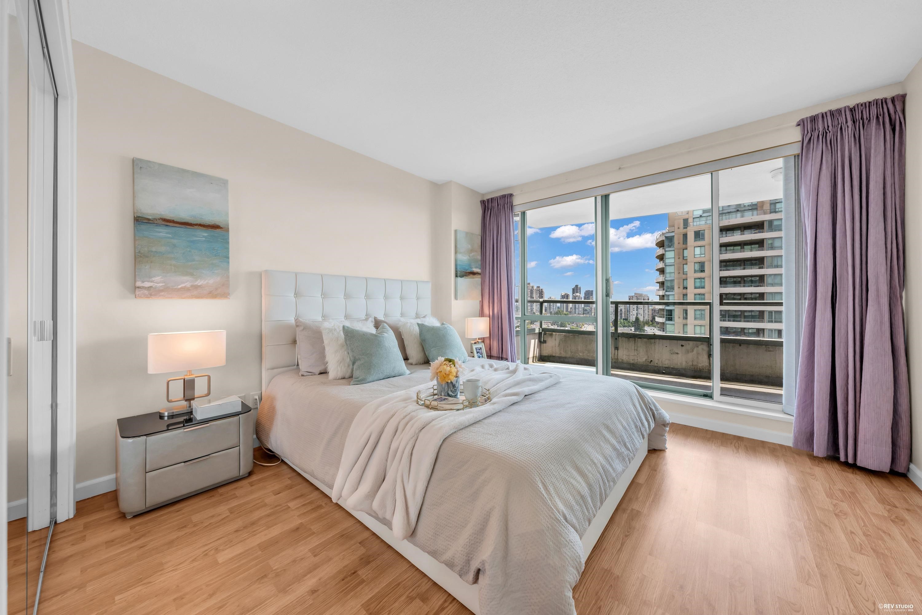 1702 6611 SOUTHOAKS CRESCENT
