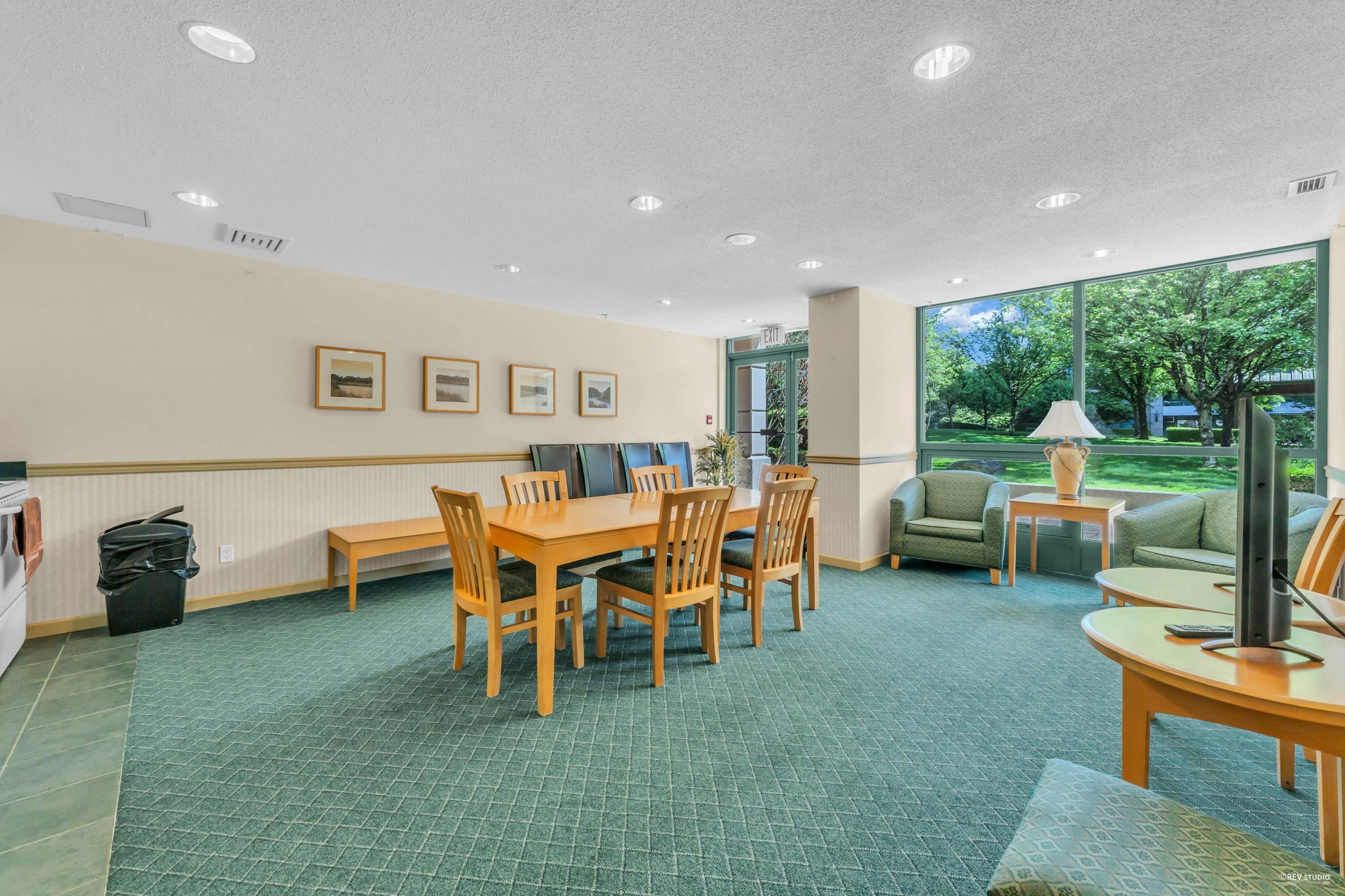 1702 6611 SOUTHOAKS CRESCENT