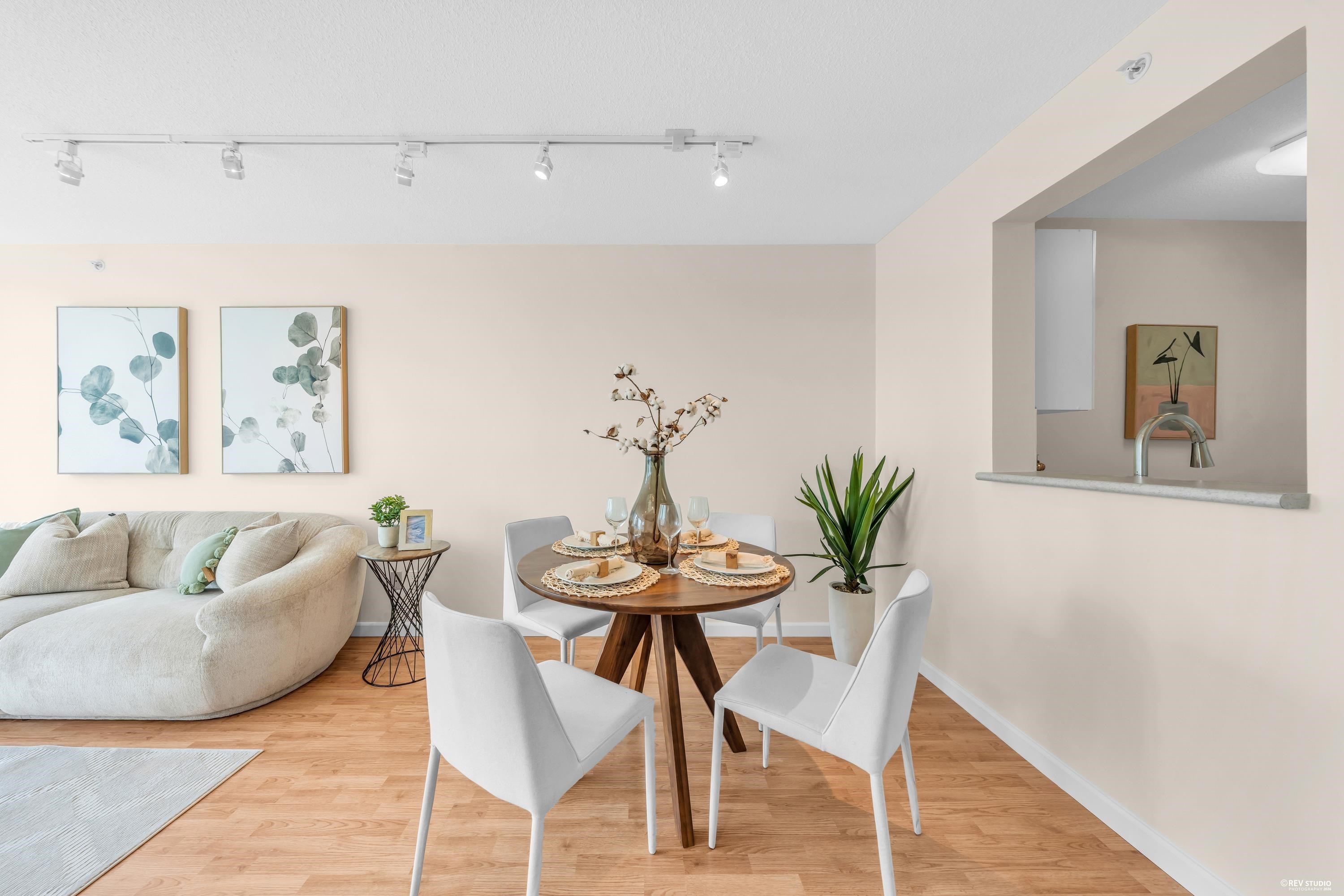 1702 6611 SOUTHOAKS CRESCENT