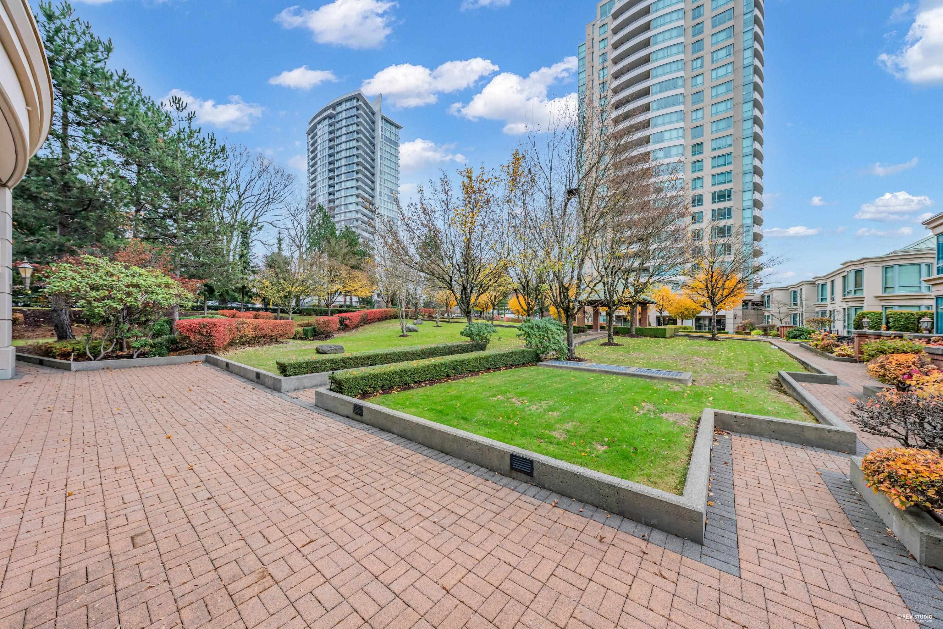 1702 6611 SOUTHOAKS CRESCENT