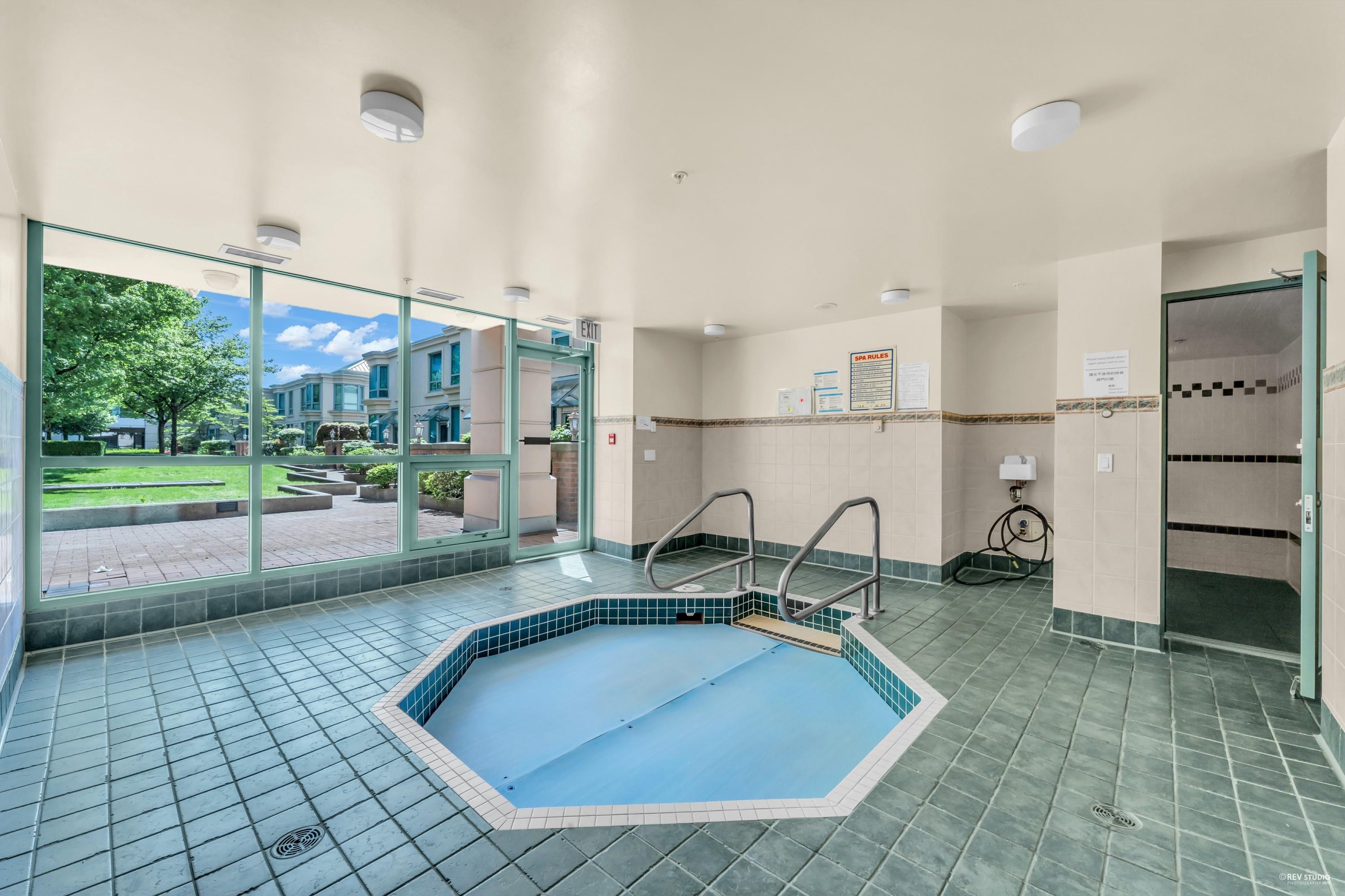 1702 6611 SOUTHOAKS CRESCENT