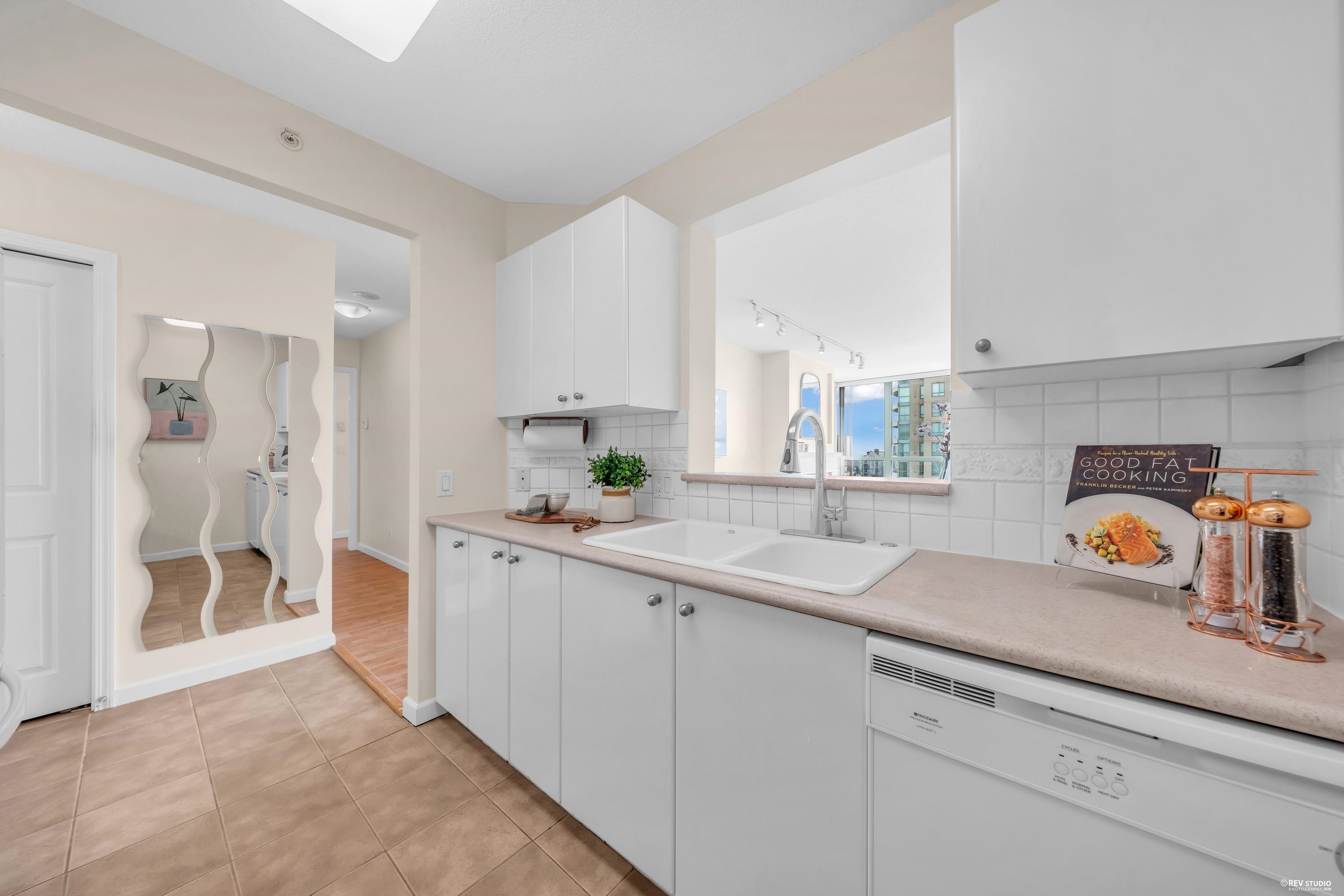 1702 6611 SOUTHOAKS CRESCENT