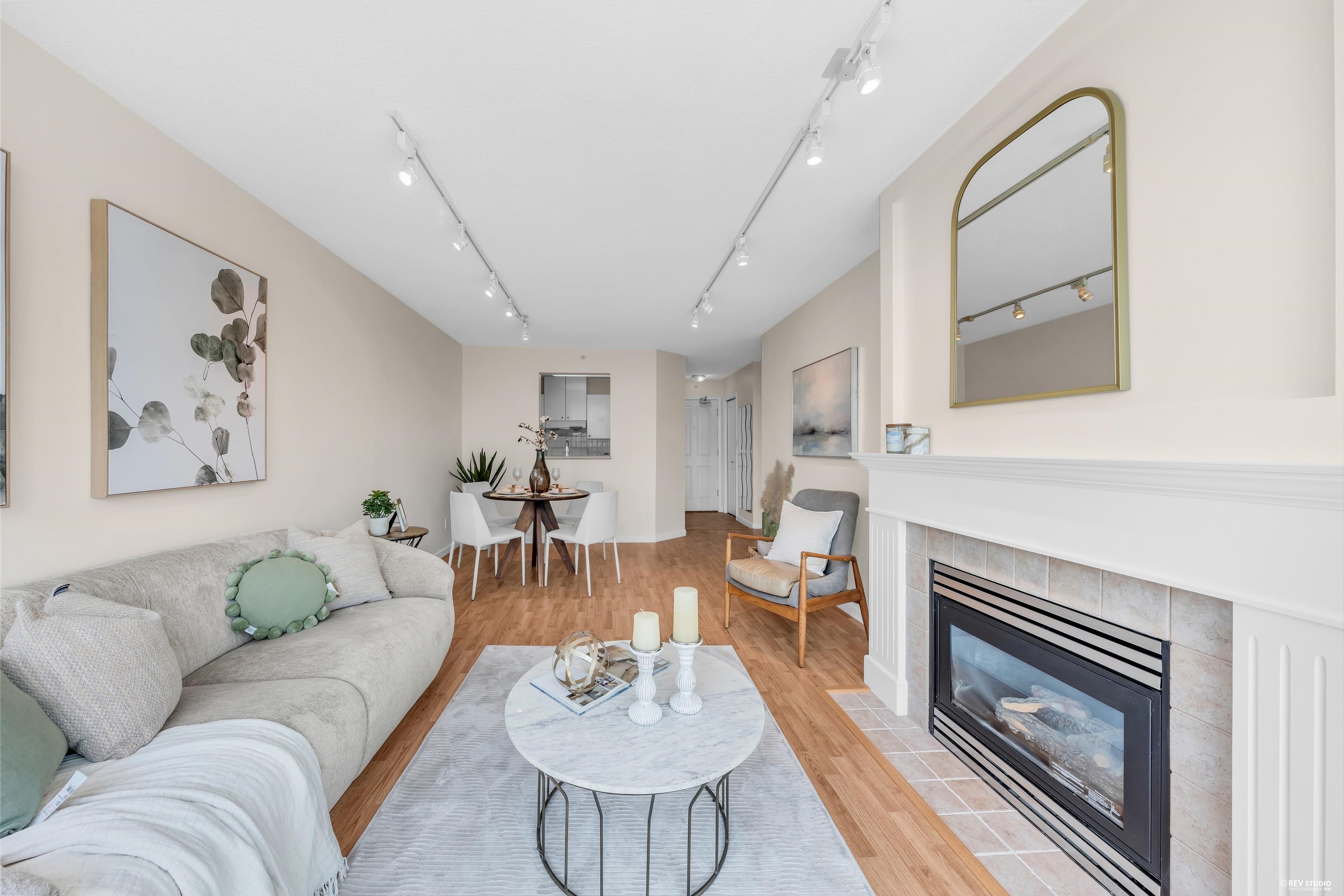 1702 6611 SOUTHOAKS CRESCENT