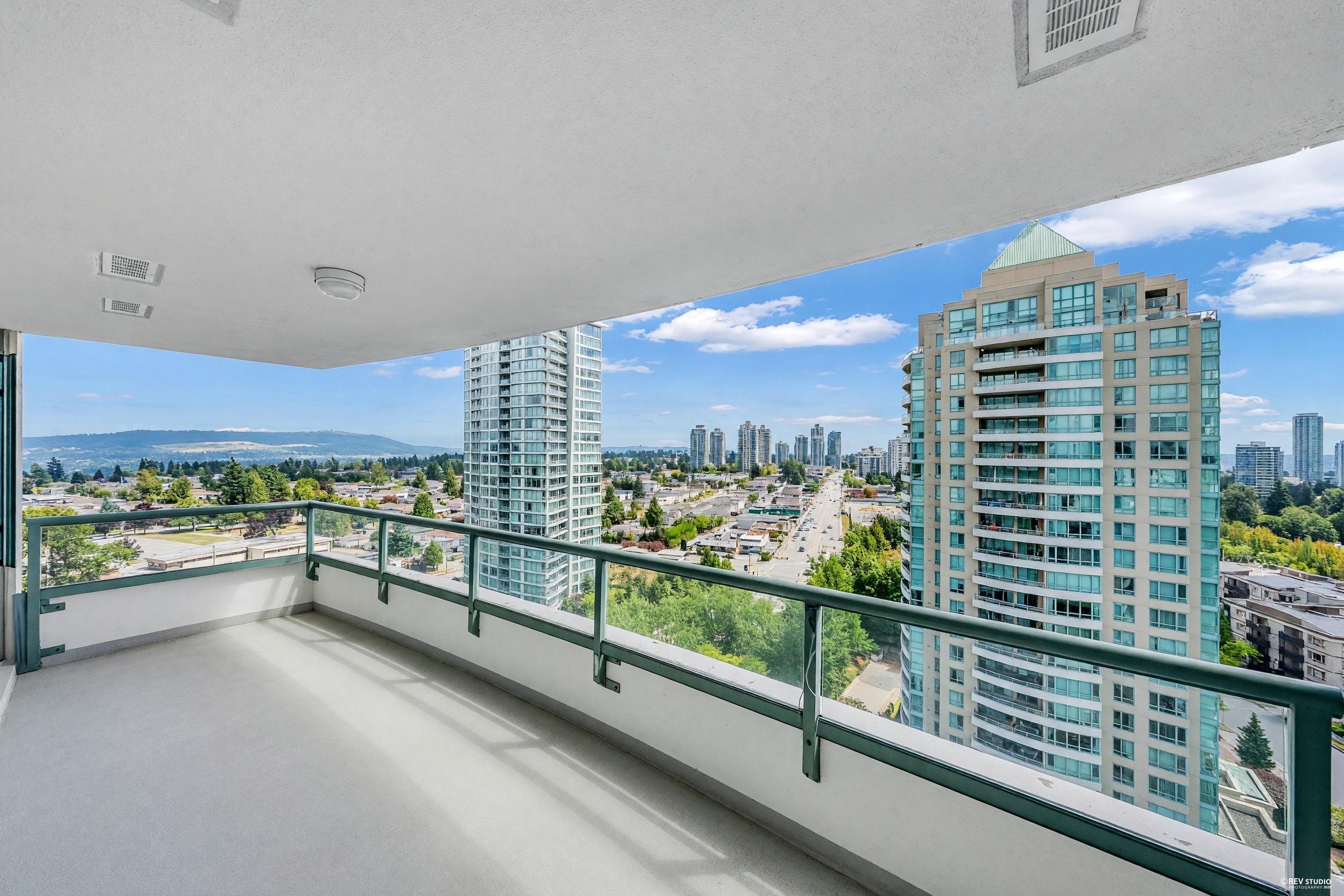1702 6611 SOUTHOAKS CRESCENT