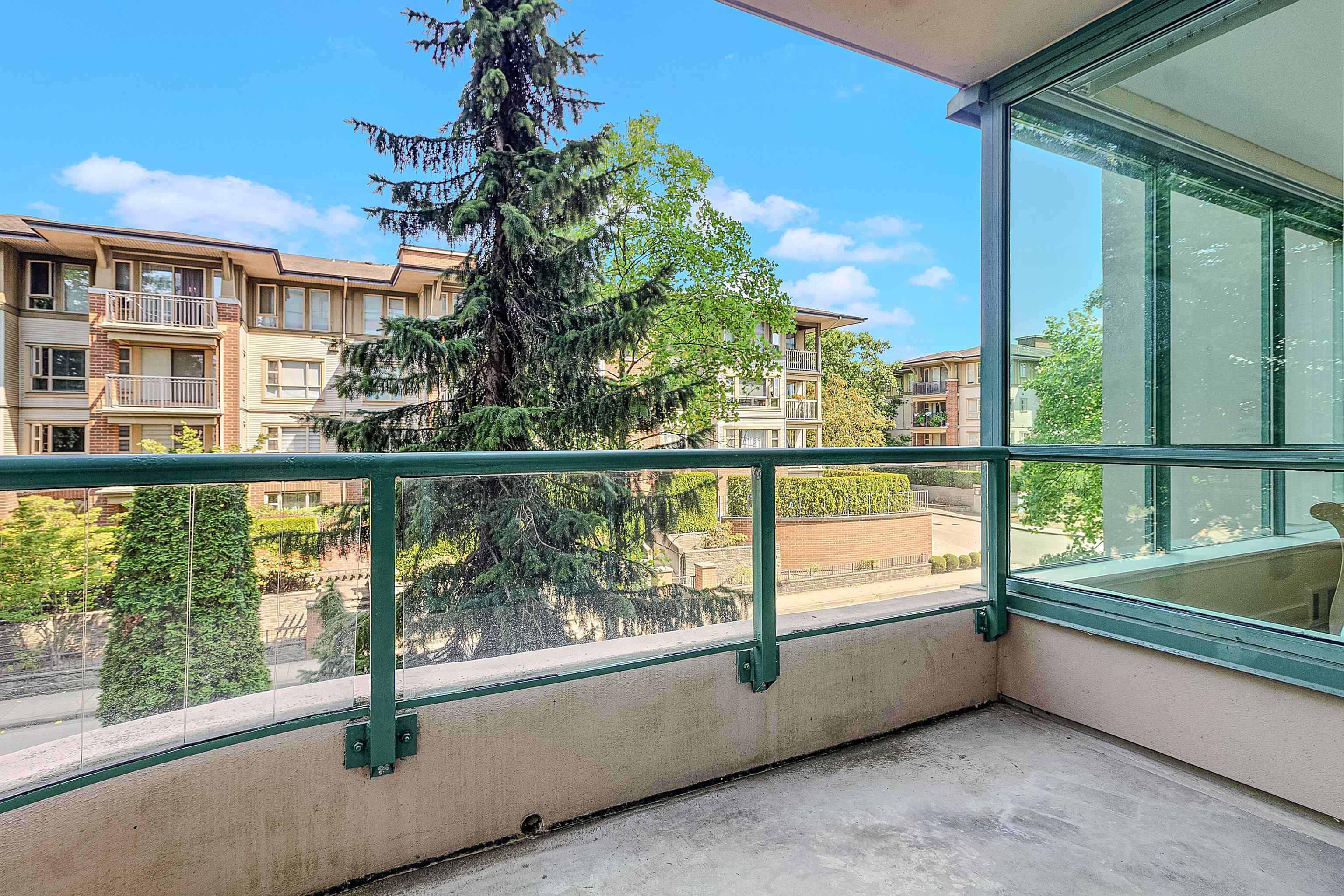 302 8871 LANSDOWNE ROAD