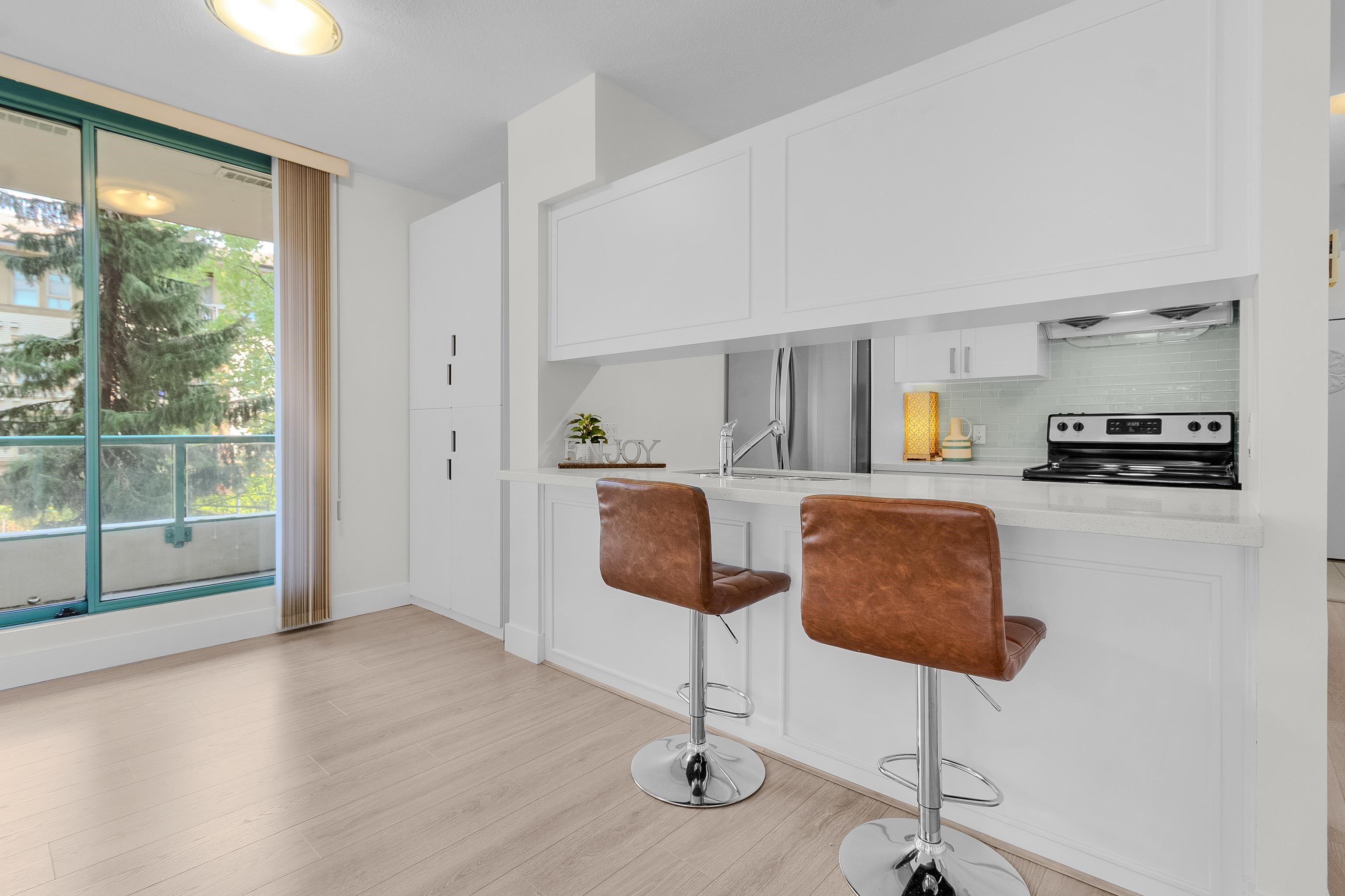 302 8871 LANSDOWNE ROAD