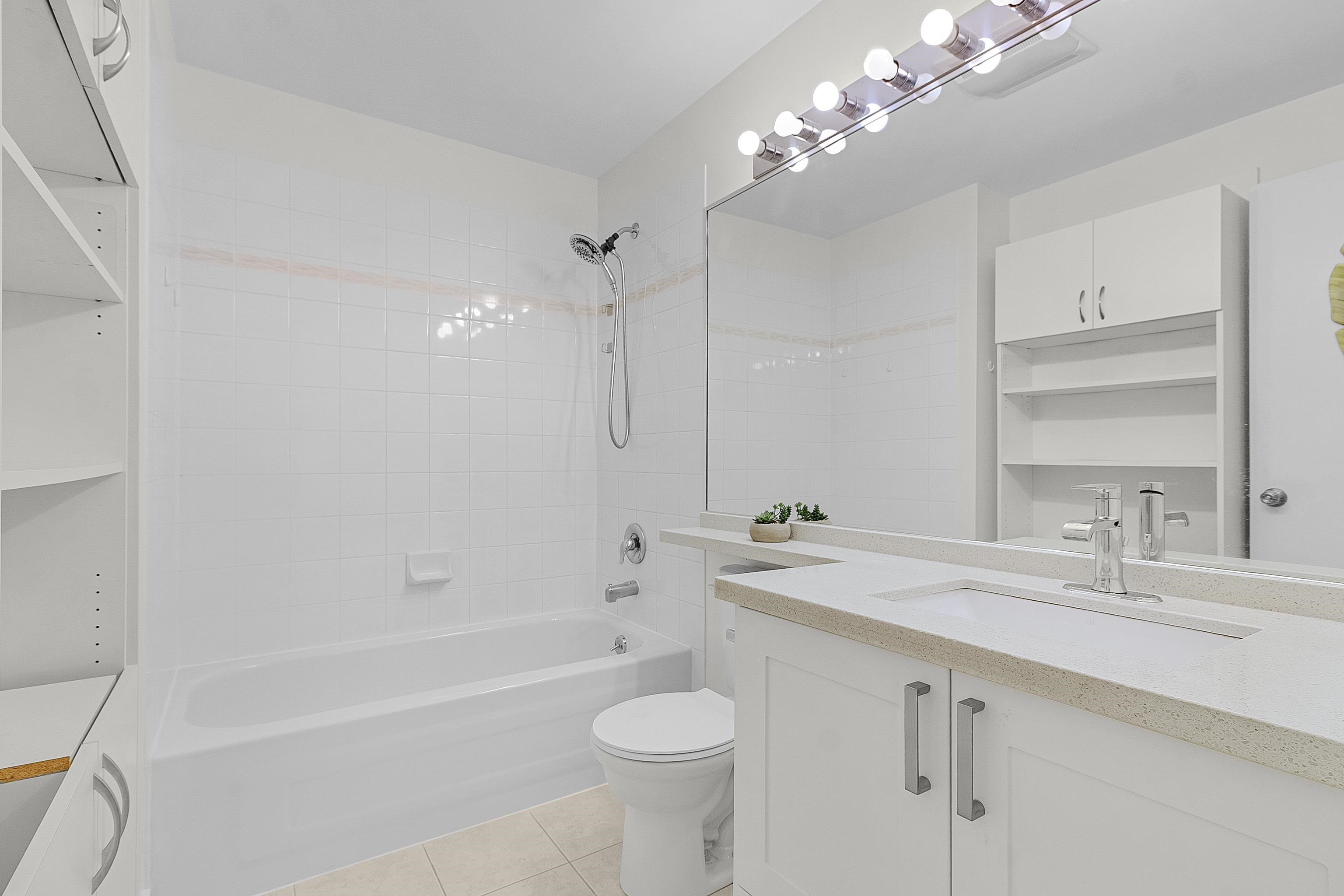 302 8871 LANSDOWNE ROAD