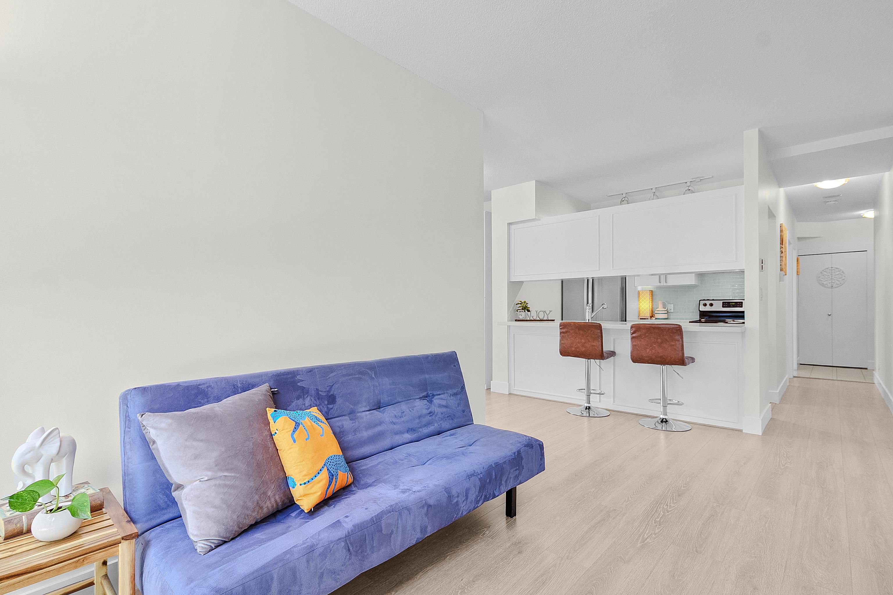 302 8871 LANSDOWNE ROAD