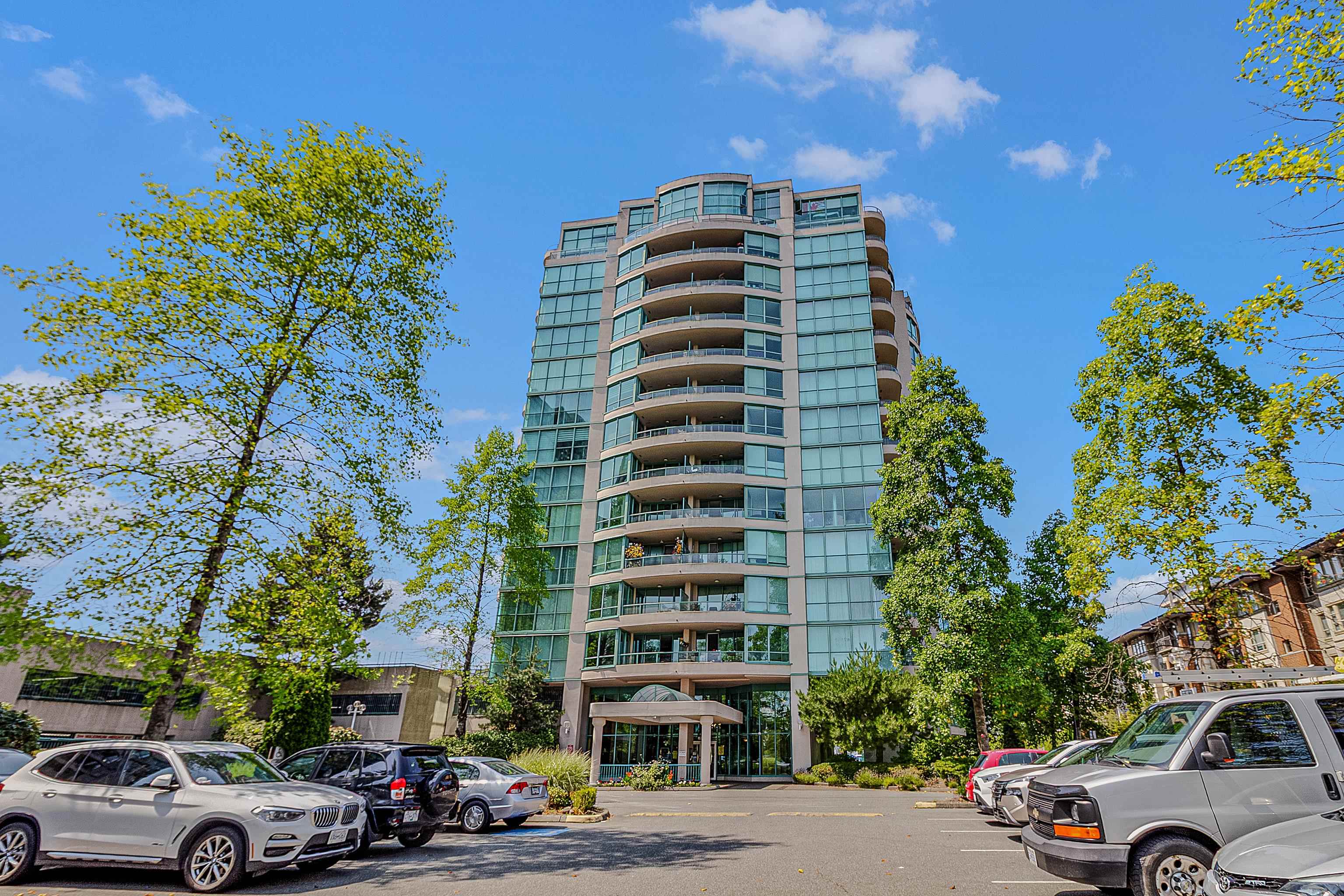 302 8871 LANSDOWNE ROAD