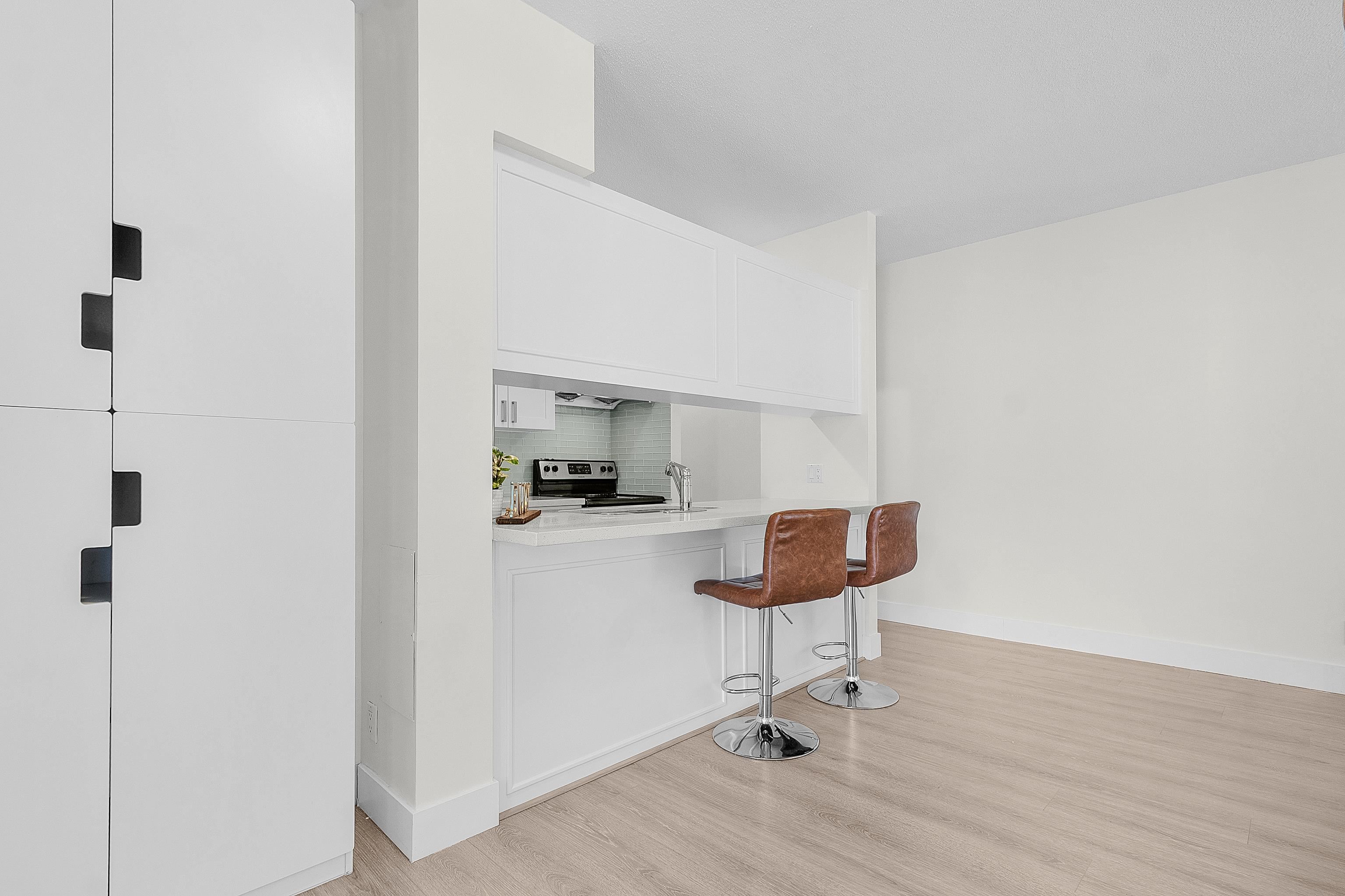 302 8871 LANSDOWNE ROAD