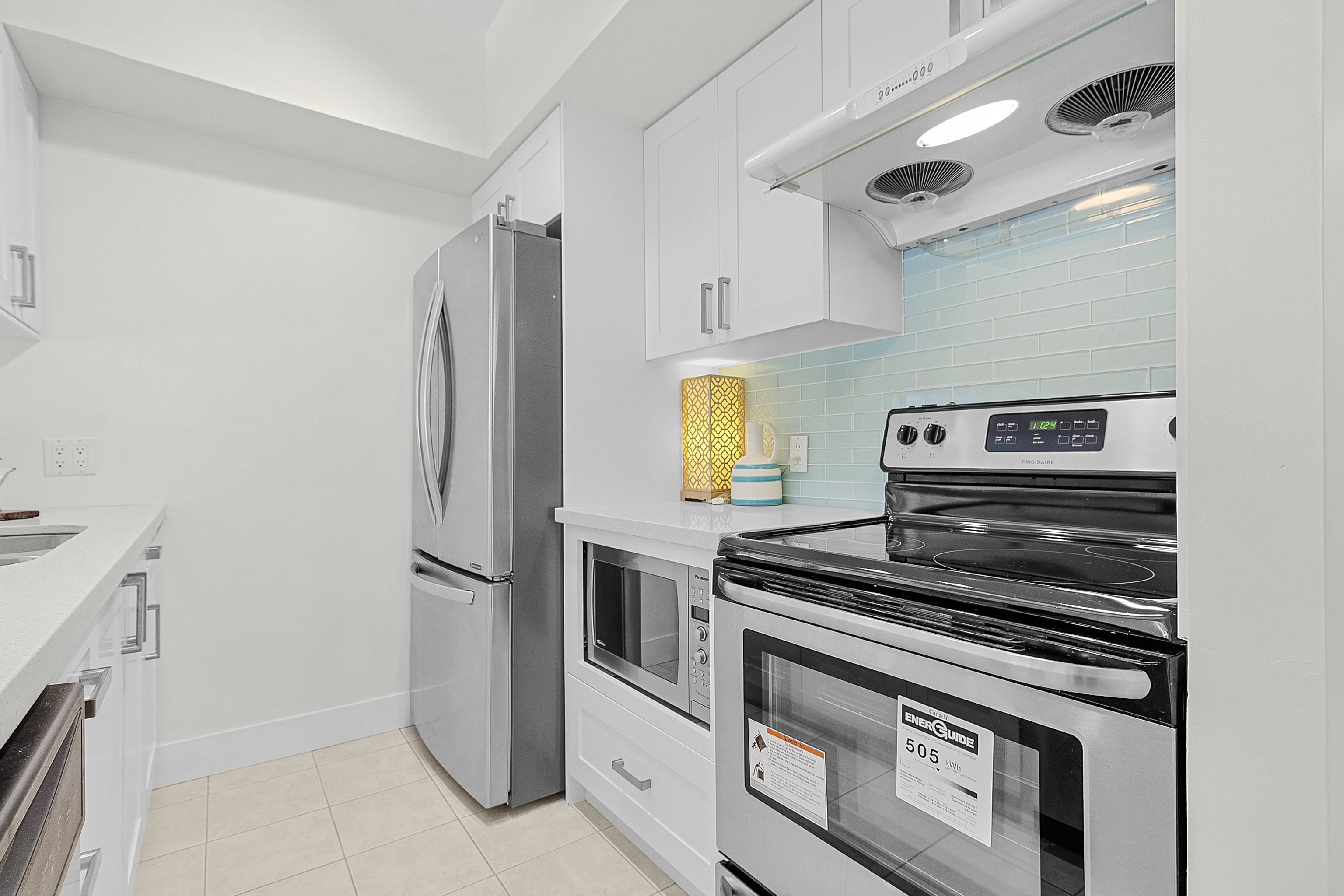 302 8871 LANSDOWNE ROAD