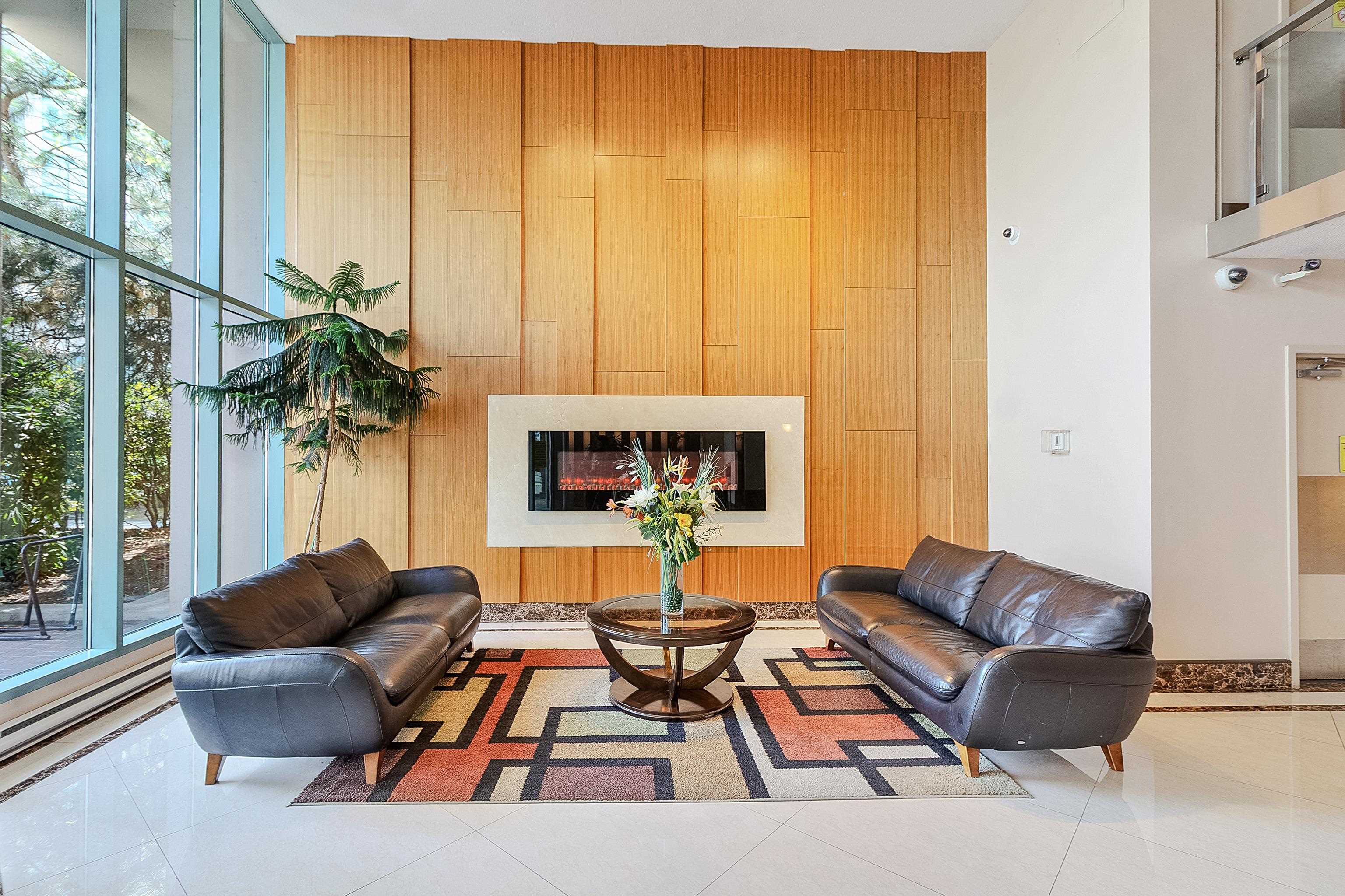 302 8871 LANSDOWNE ROAD