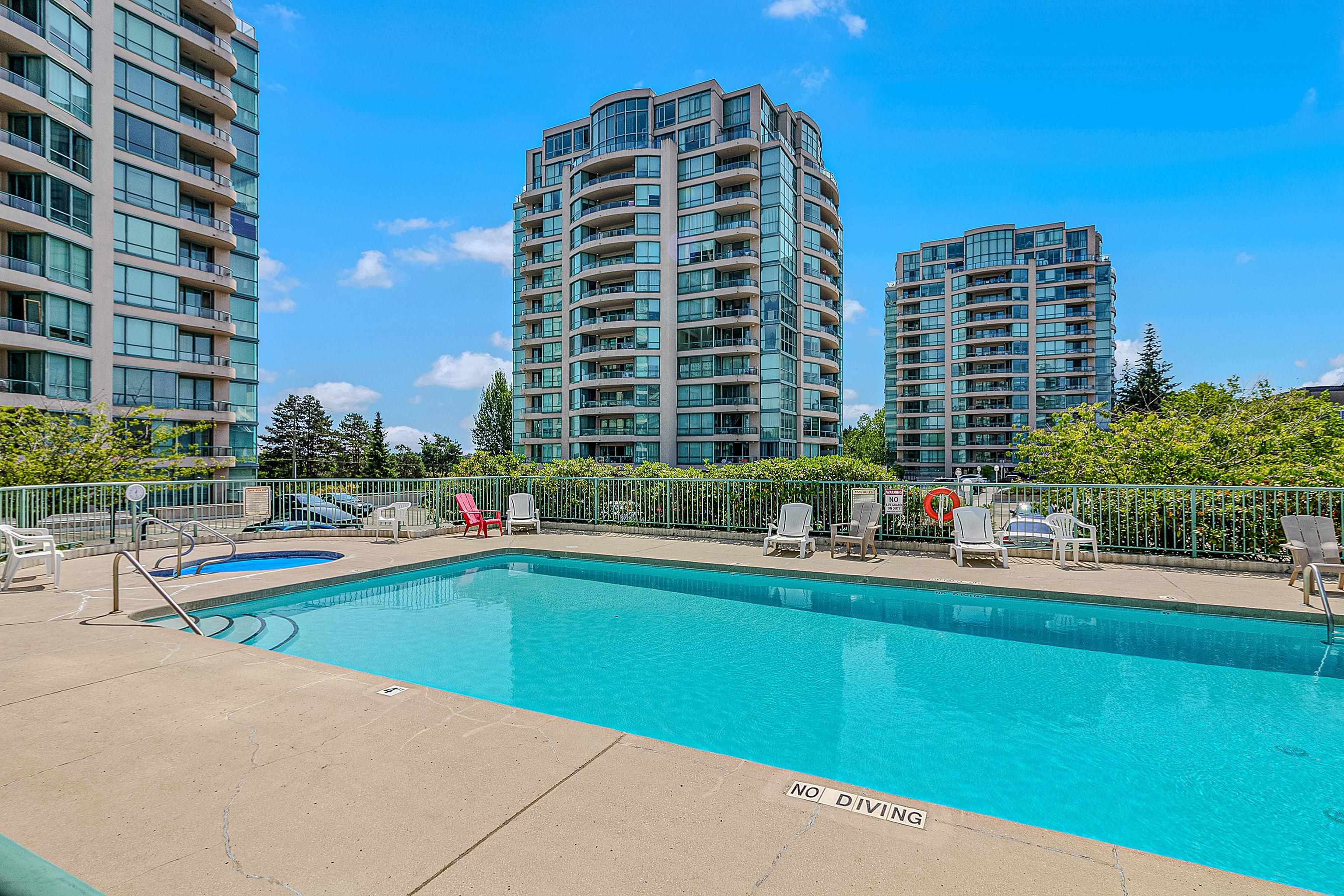 302 8871 LANSDOWNE ROAD