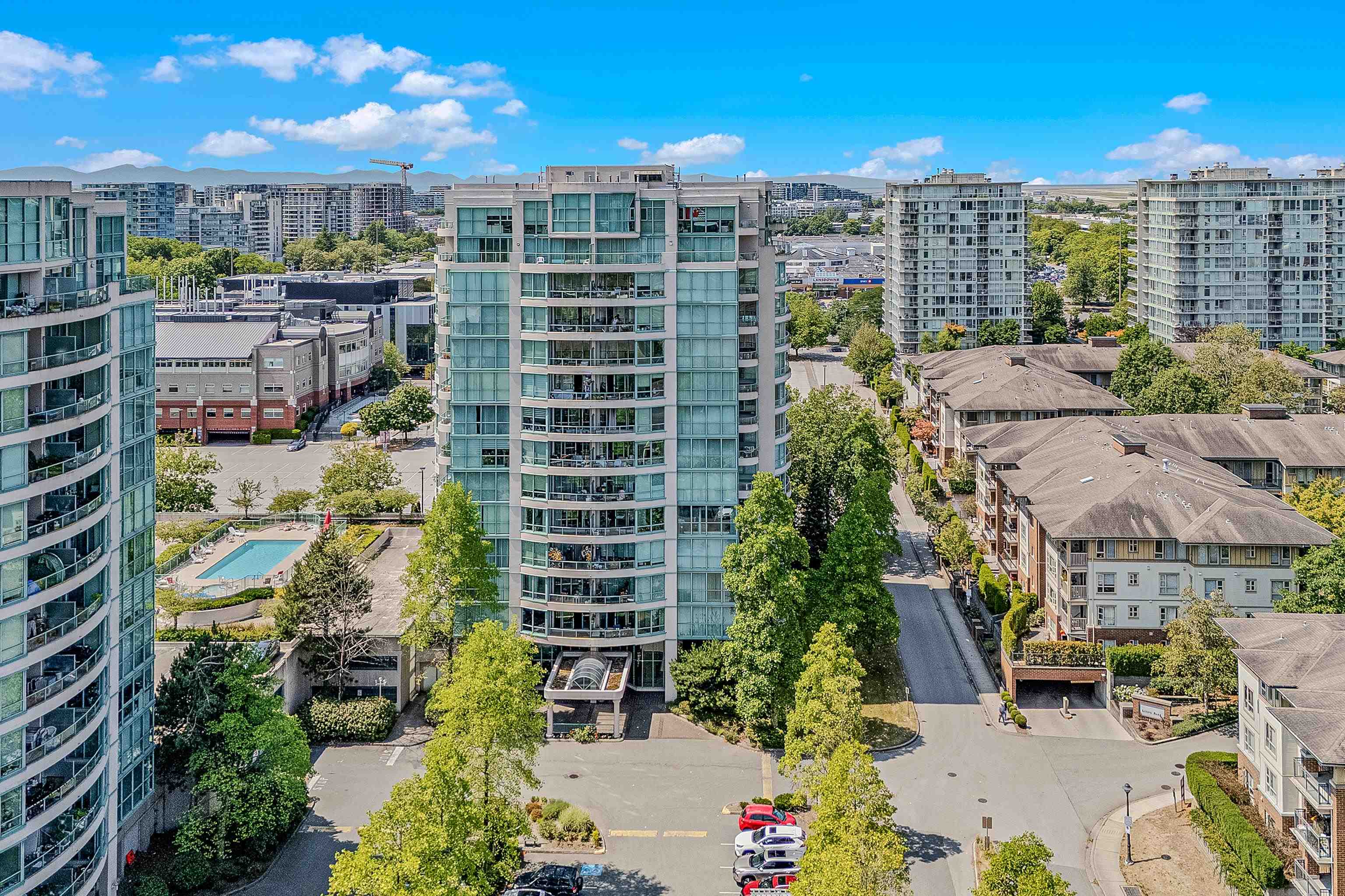 302 8871 LANSDOWNE ROAD